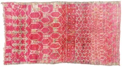 La Medina che arrossisce: Un capolavoro marocchino di Eleganza Tribale di Vintage Boujad