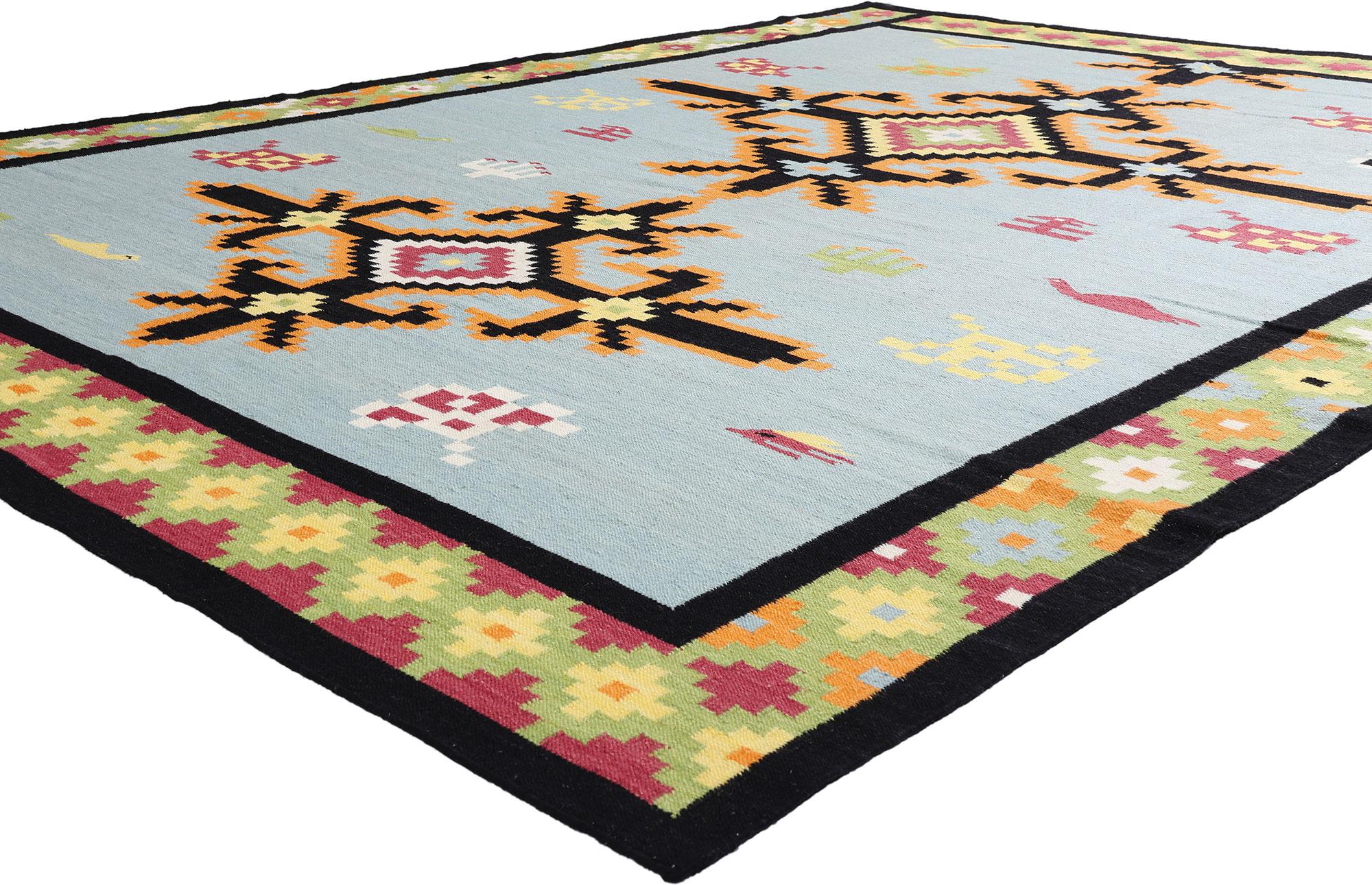 31349 New Modern Light Blue Indian Kilim Rug, 09'00 x 12'04. Sotto una tela di lana tessuta a mano, questo moderno tappeto kilim indiano irradia un'eleganza rarefatta che parla sia di eredità che di arte contemporanea. Il design è audace ma