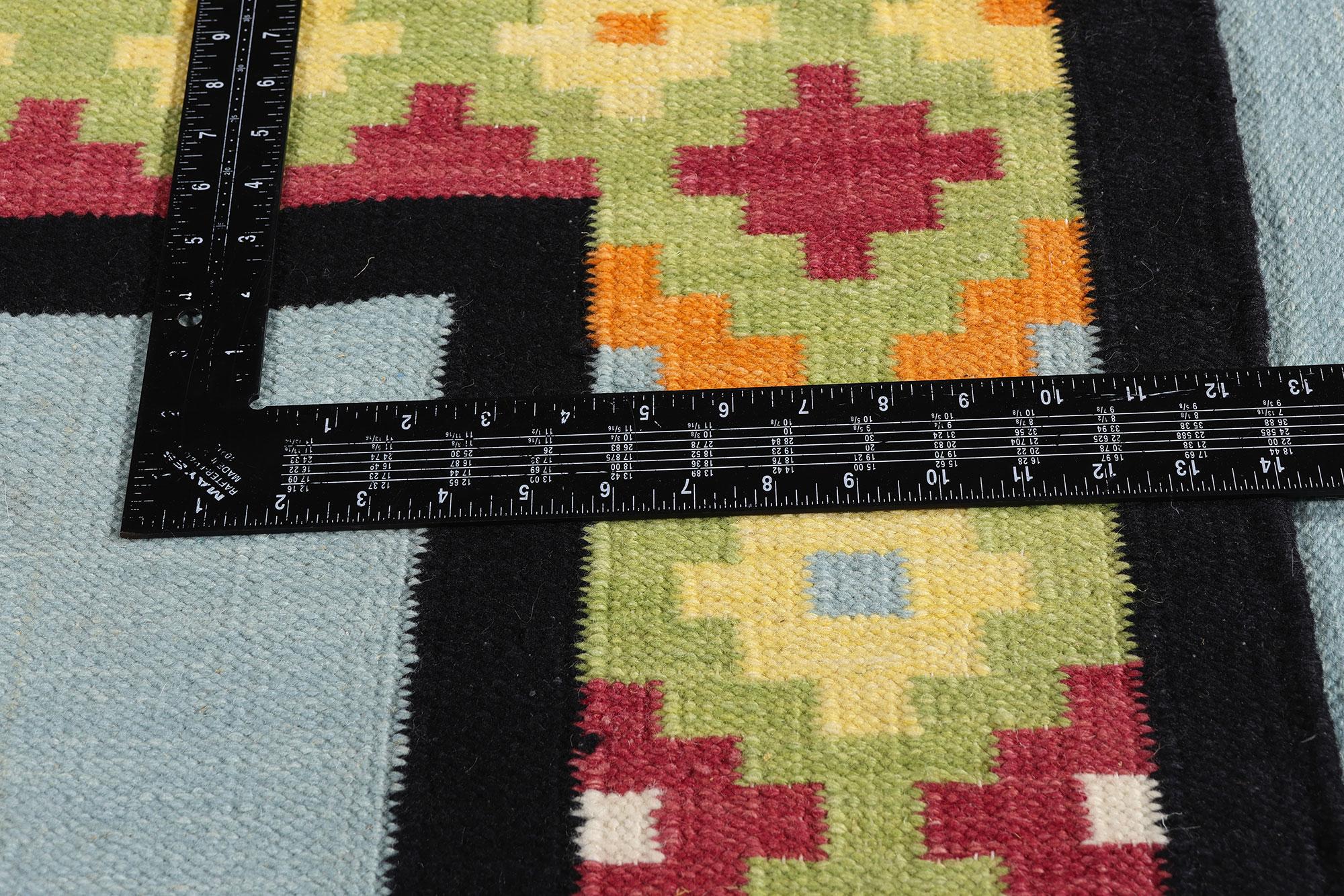 La bussola boema: Un moderno kilim tribale dalla geometria eterea in vendita 1