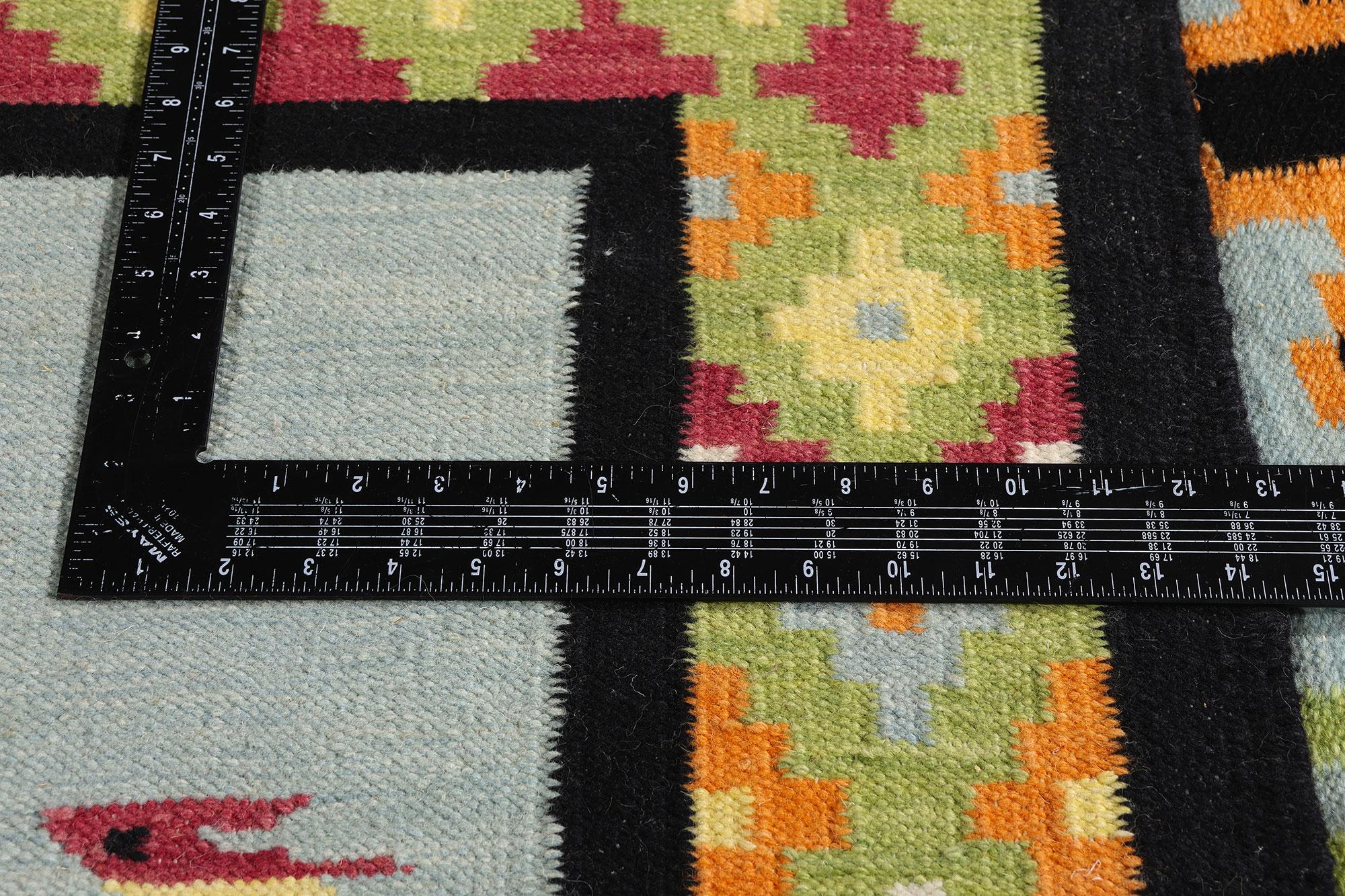La boussole de Bohème : Un kilim tribal moderne à la géométrie éthérée en vente 1
