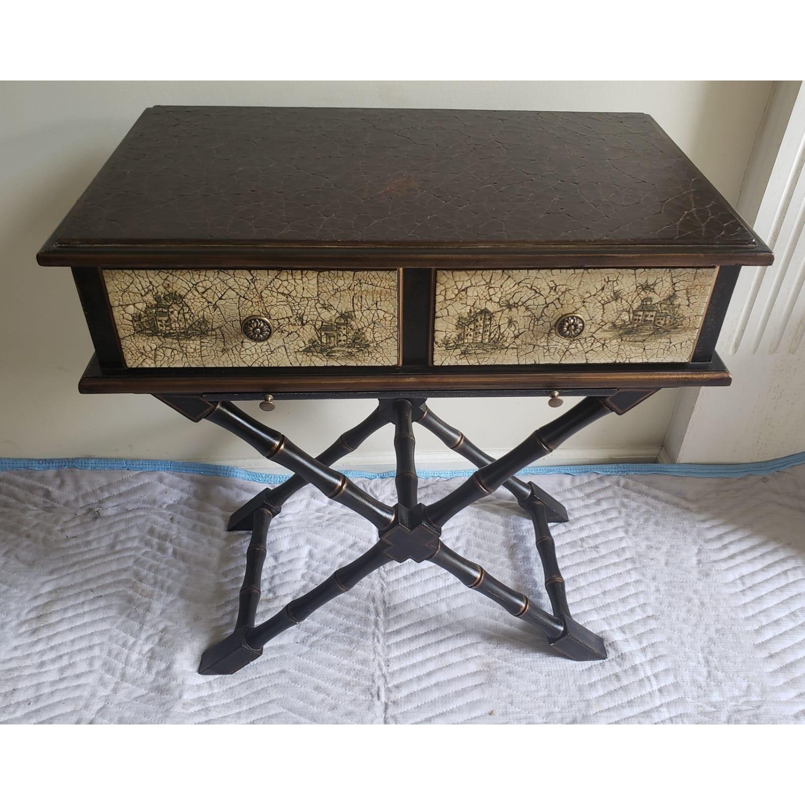 The Bradburn Home - Table à deux tiroirs avec pieds croisés en faux bambou de style néoclassique en vente 4