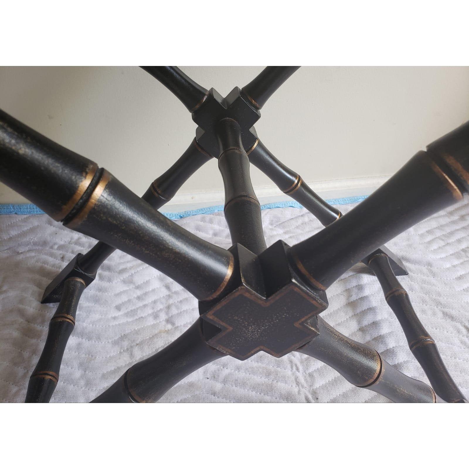 Acrylique The Bradburn Home - Table à deux tiroirs avec pieds croisés en faux bambou de style néoclassique en vente