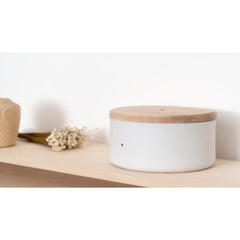 El báculo de pan en madera de fresno natural y porcelana blanca de Frau Caze