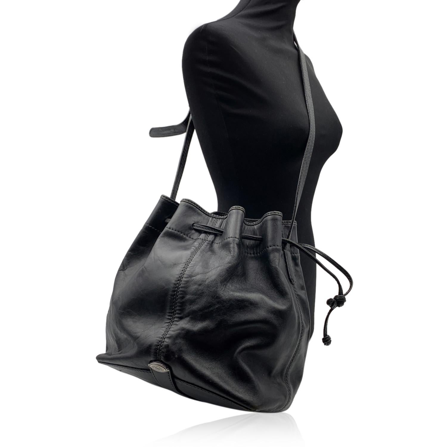 The Bridge Black Leather Drawstring Bucket Shoulder Bag In Good Condition In Rome, Rome