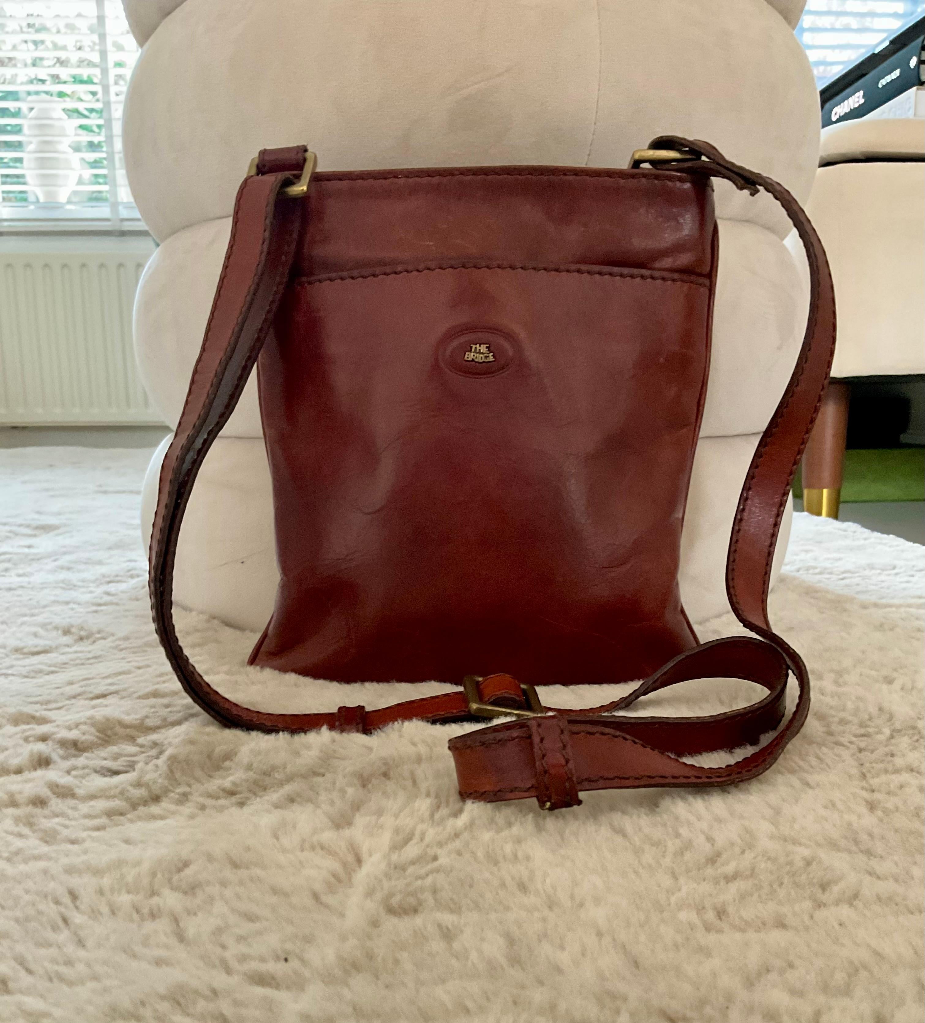 The Bridge Leder Crossbody Tasche 1980er im Zustand „Relativ gut“ im Angebot in 'S-HERTOGENBOSCH, NL