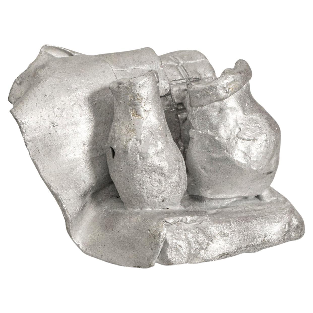 Handgefertigte, stehende Aluminiumguss-Skulptur mit der Darstellung „The Broken Jar“