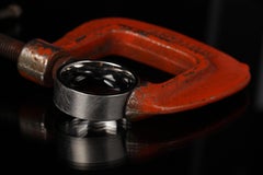 Alliance en titane gravé "Bruns" à ajustement confortable