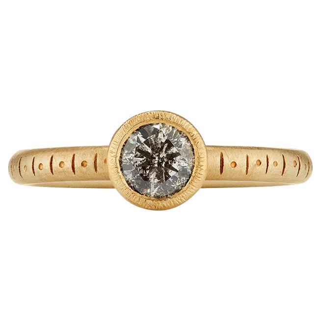 Im Angebot: Ethischer Verlobungsring von Callie Grey aus 18 Karat Fairmined-Gold mit 0,5 Karat grauem Diamanten ()
