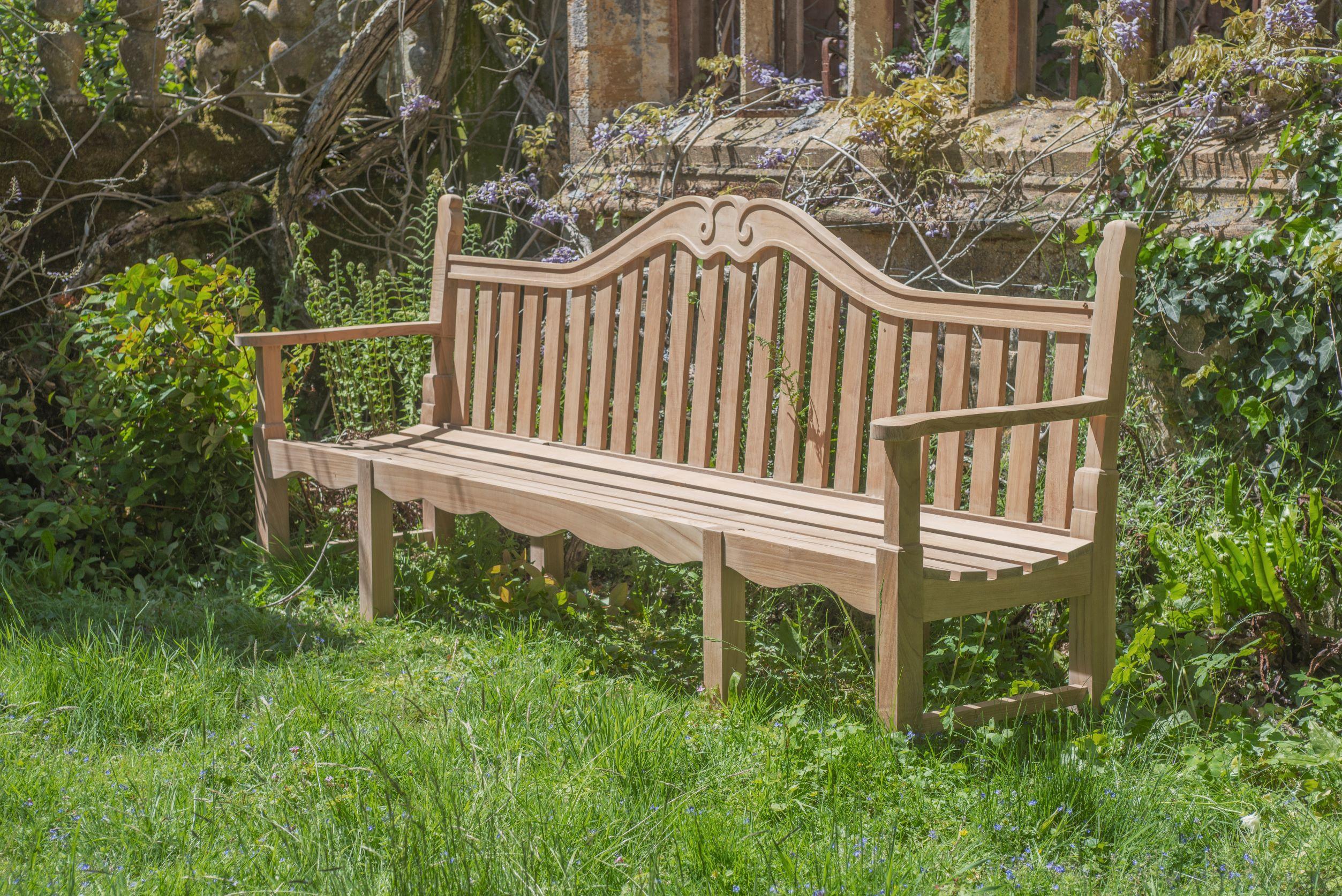 An exceptional Georgian Camel back design carved teak slatted back garden bench. Exterior seat pads can be supplied if required. Seat pad upholstered in client’s own material.

Bespoke sizing, design adaptations and finishing available. 

We are