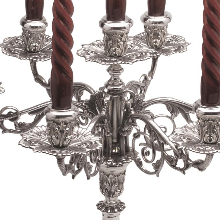 The Candelabra - 7 flames sterling silver candelabra - Made in Italy - ag/925/g 2980
handcrafted in Milano, in our workshop
Embossing, chisel, casting: silversmith's skills, all in one piece.
Ganci Argenterie - Hallmark 110MI - one of the oldest
