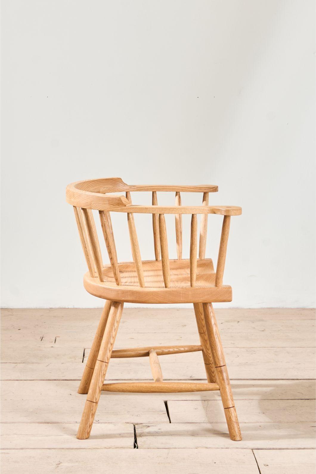 Der Stuhl „Captain“ von TallBoy Interiors (Eichenholz) im Angebot
