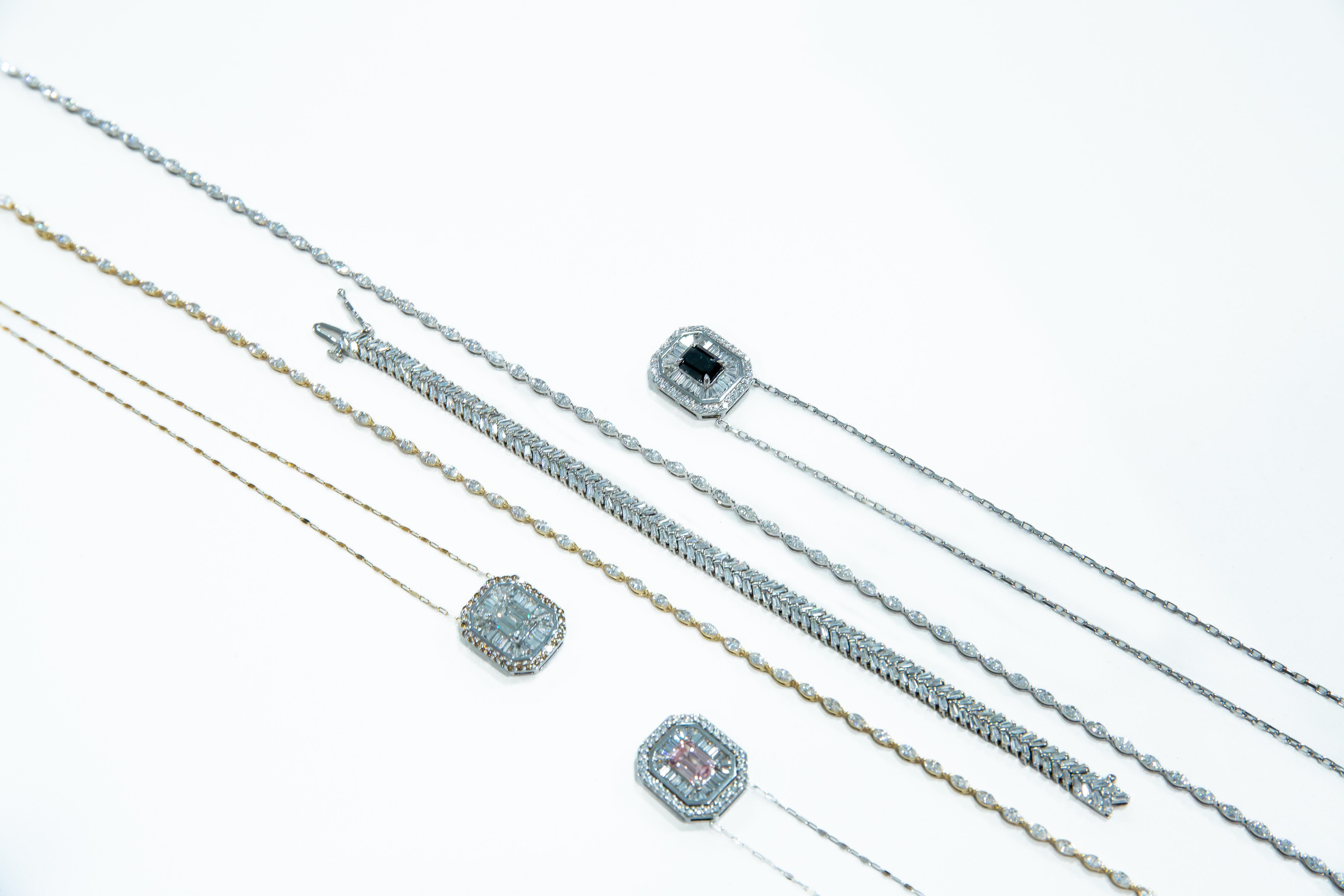 The Caroline Marquise Bracelet tennis en or blanc 14 carats et diamants Pour femmes en vente