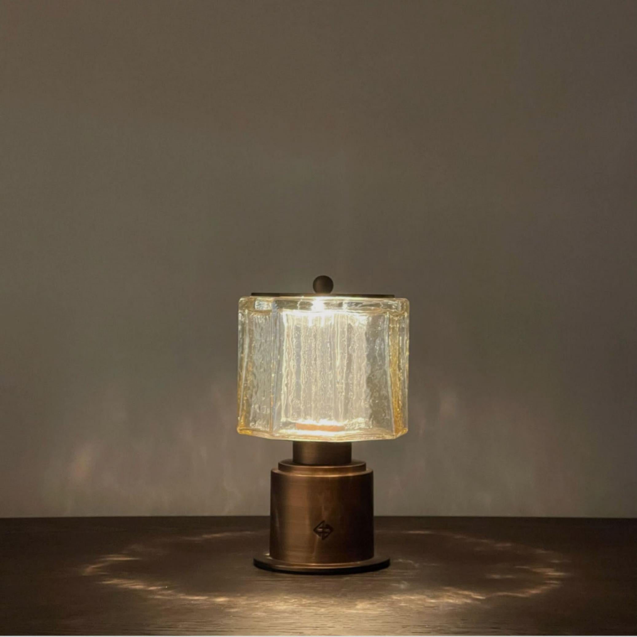 The Carousel Tragbare LED-Lampe - André Fu Living Bronze Glas Neu (Moderne) im Angebot