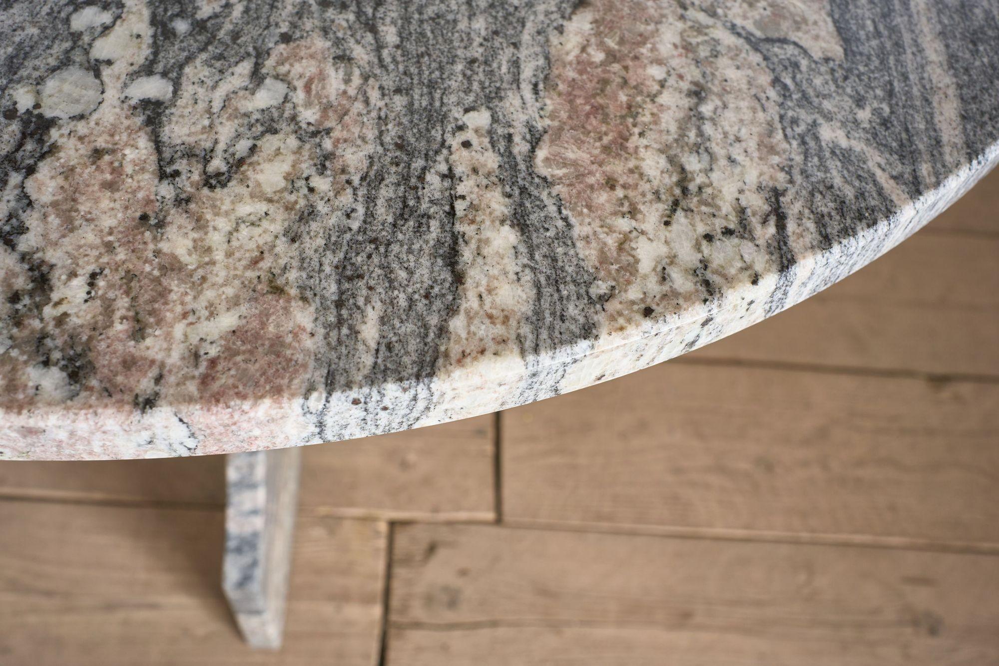 Mesa central circular de mármol 