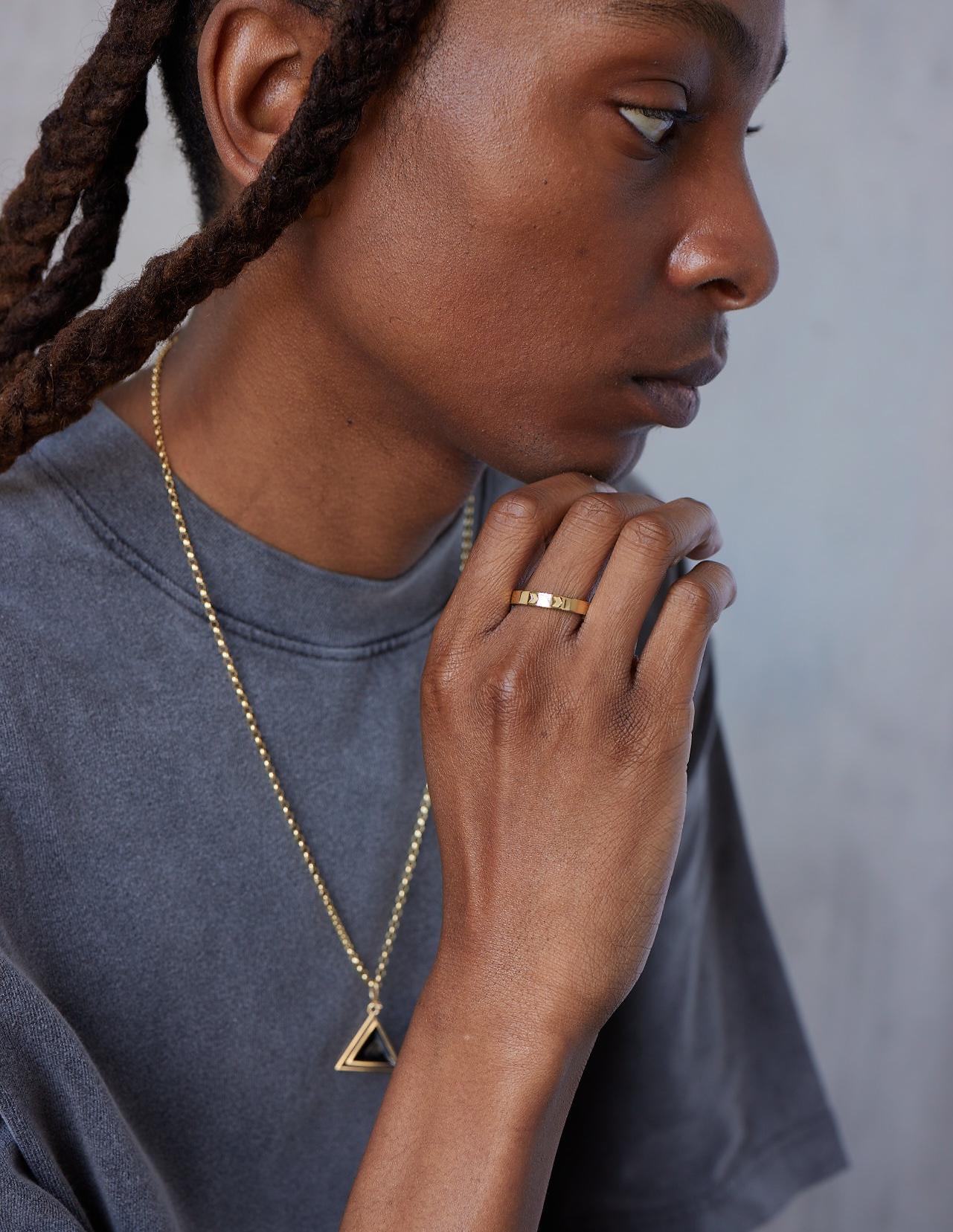 An 18k Solid Yellow Gold Ring with Black Enamel Piping 4