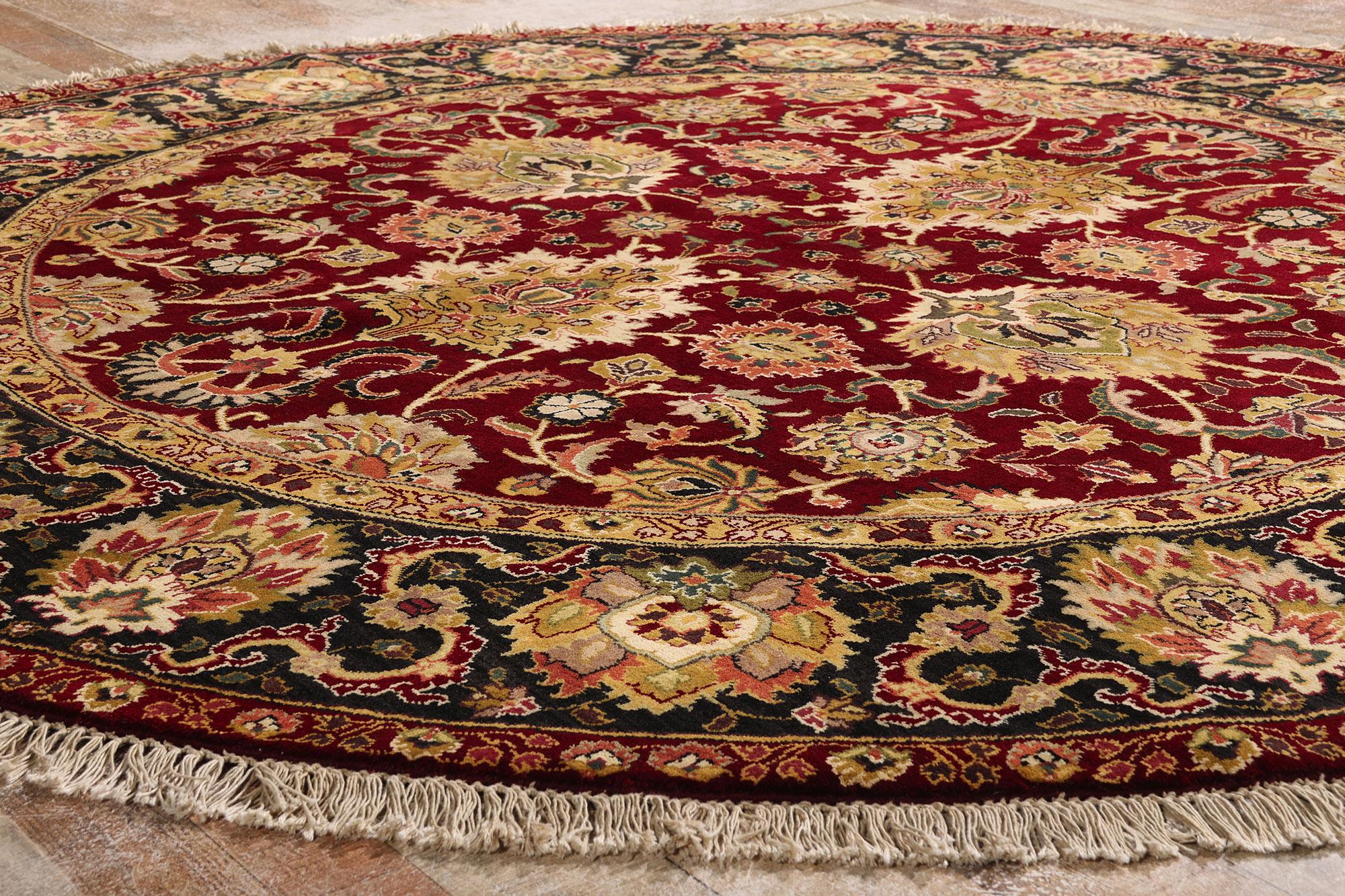 Indien Le cercle céleste : Un Oushak indien vintage cramoisi d'une élégance impériale en vente