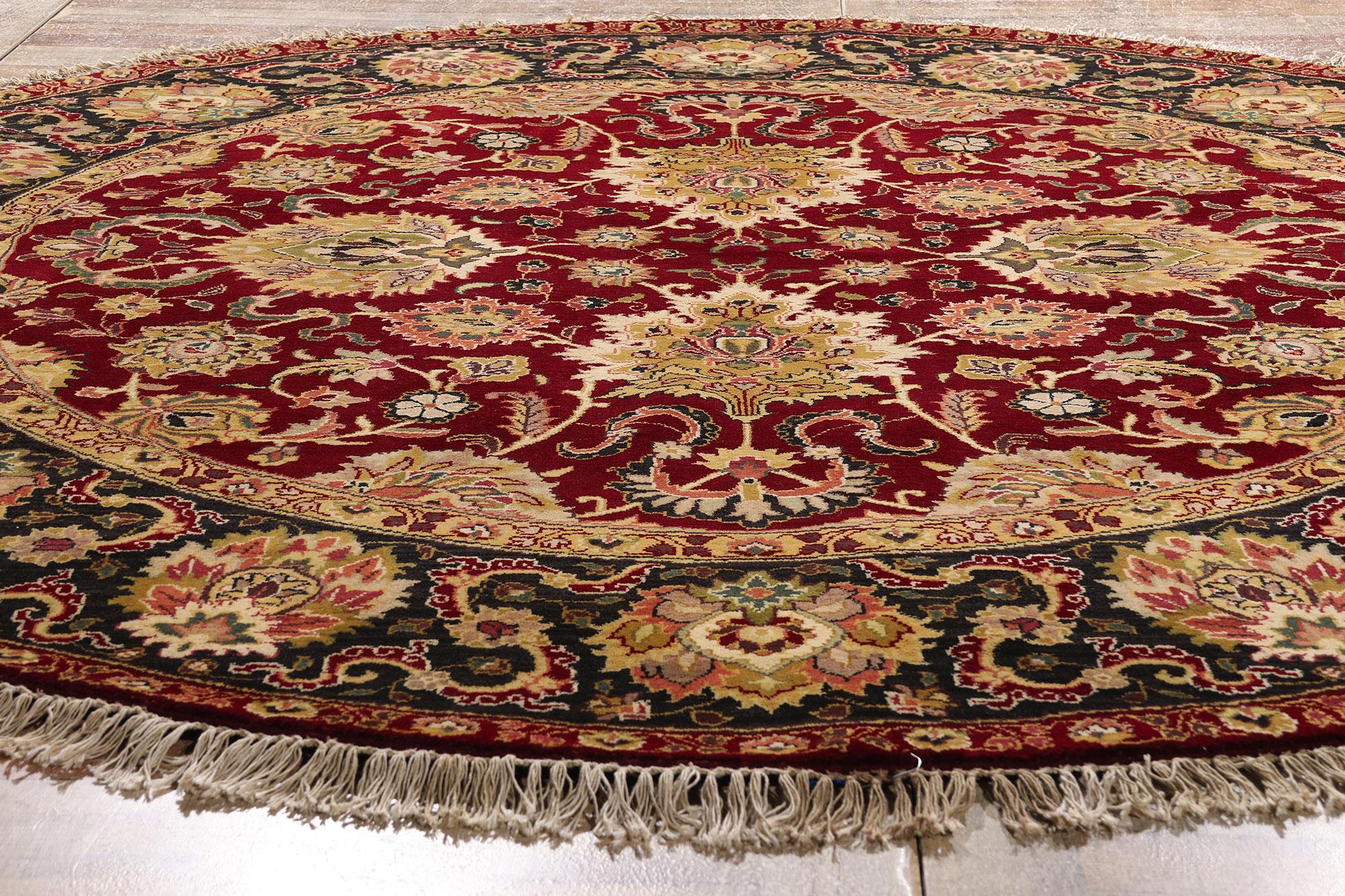 Le cercle céleste : Un Oushak indien vintage cramoisi d'une élégance impériale Abîmé - En vente à Dallas, TX