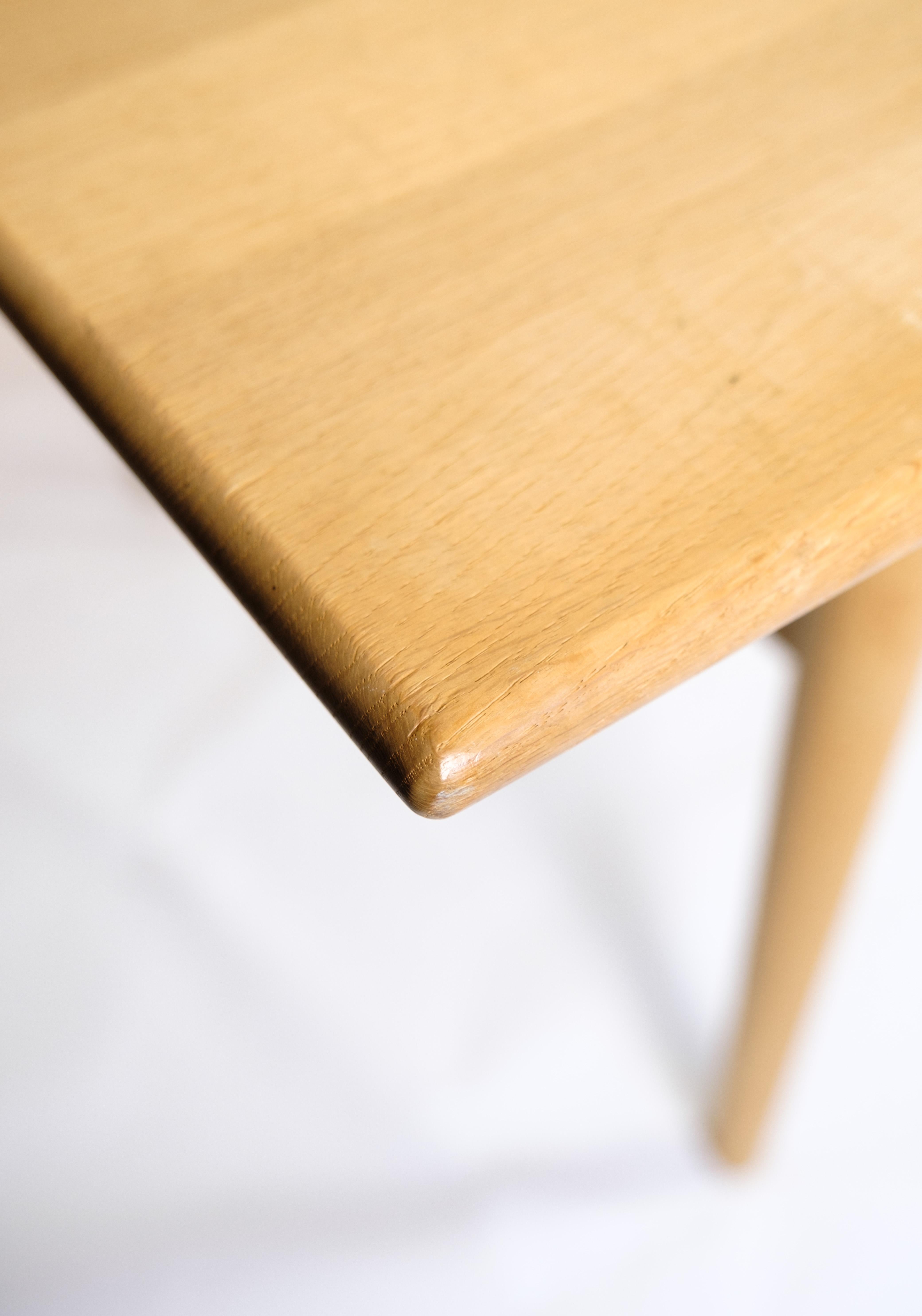Mid-Century Modern The CH327 dining table from Carl Hansen & Søn & Danish architect Hans J. Wegner