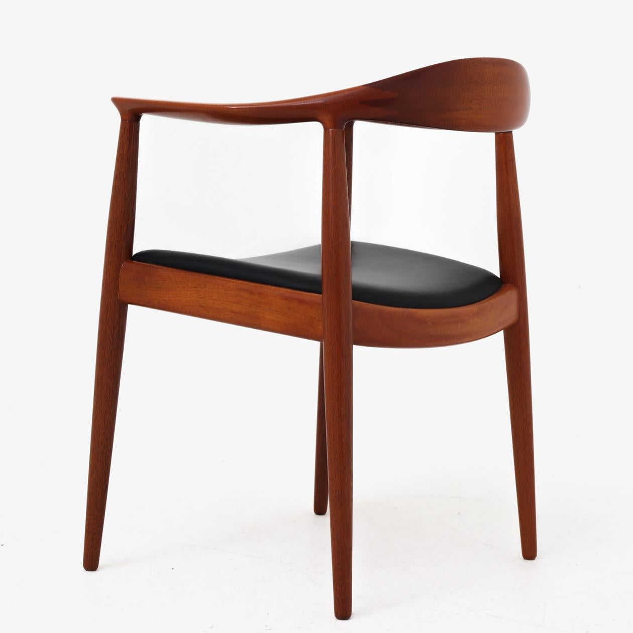 JH 503 - The Chair in mahogany and black leather. Hans J. Wegner / Johannes Hansen