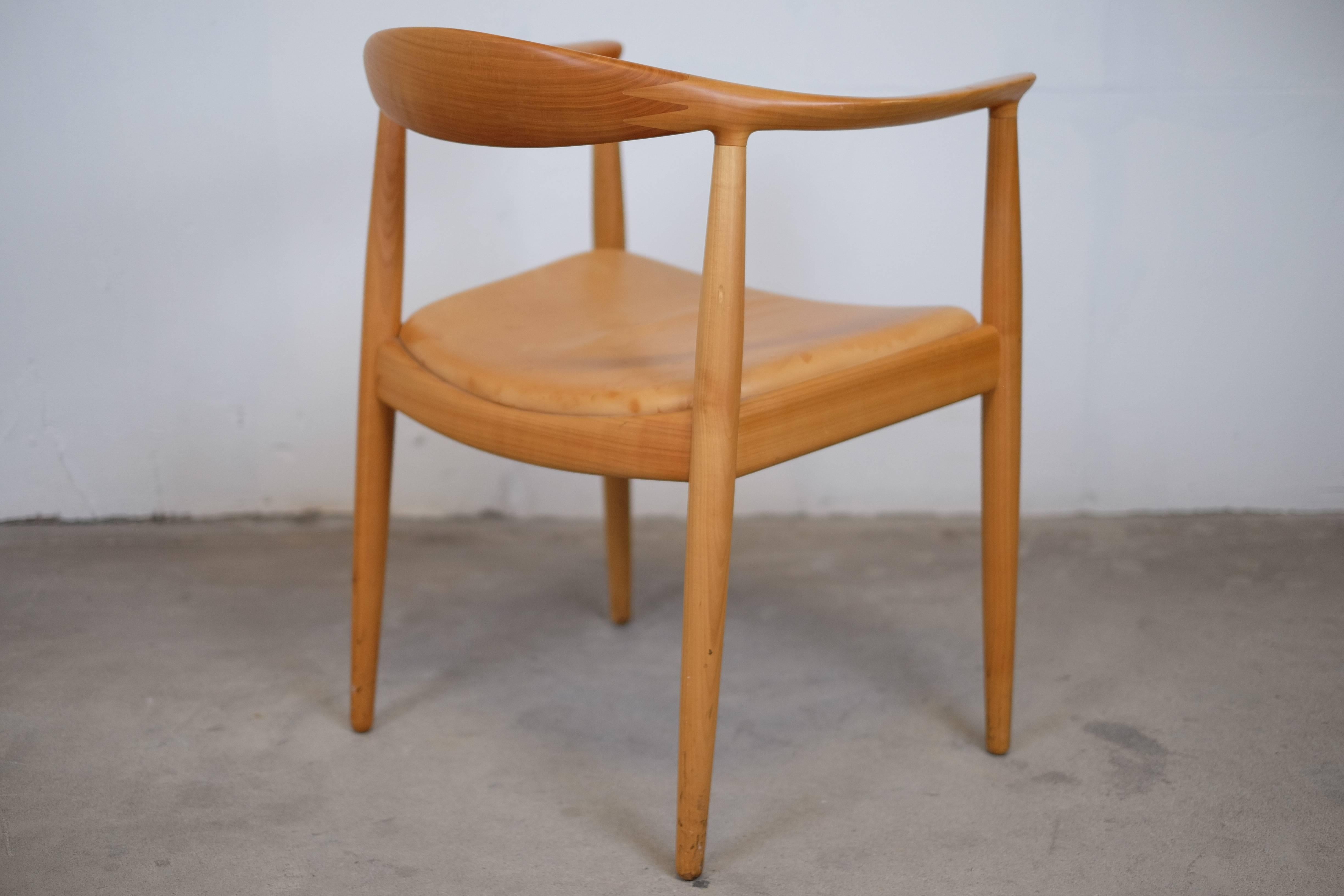 Leather 'The Chair' by Hans. J. Wegner PP501 For Sale