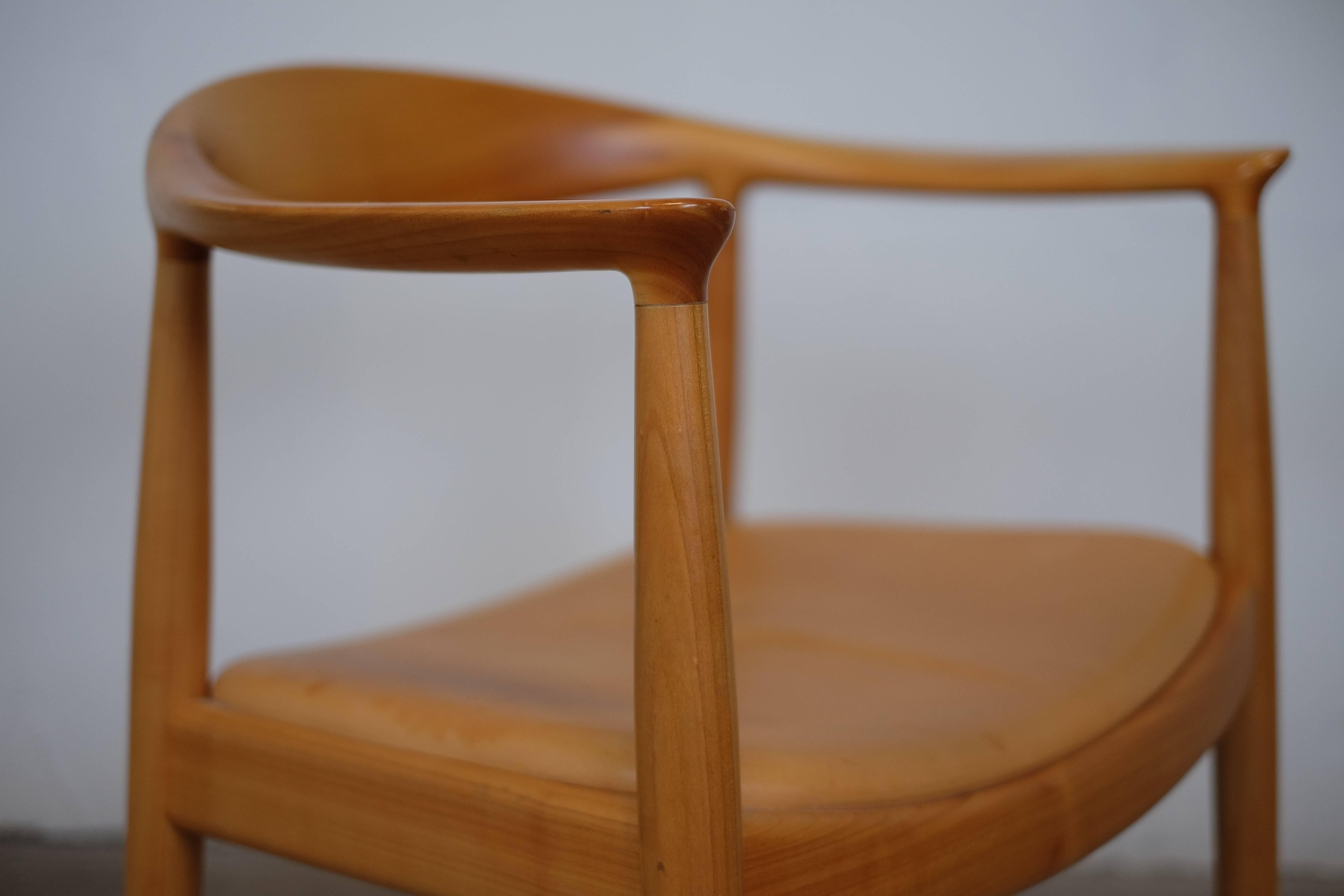 « La chaise » de Hans. J. Wegner PP501 en vente 6