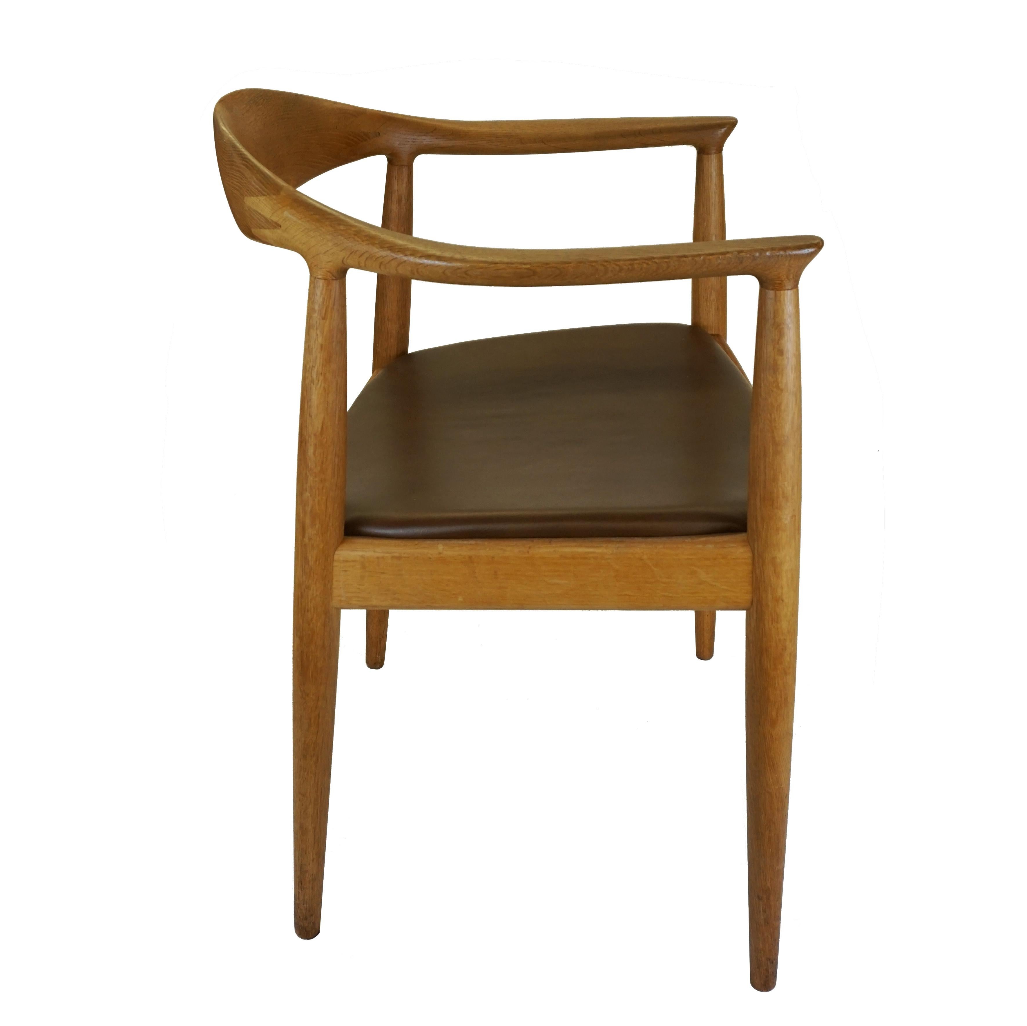Danois The Chair