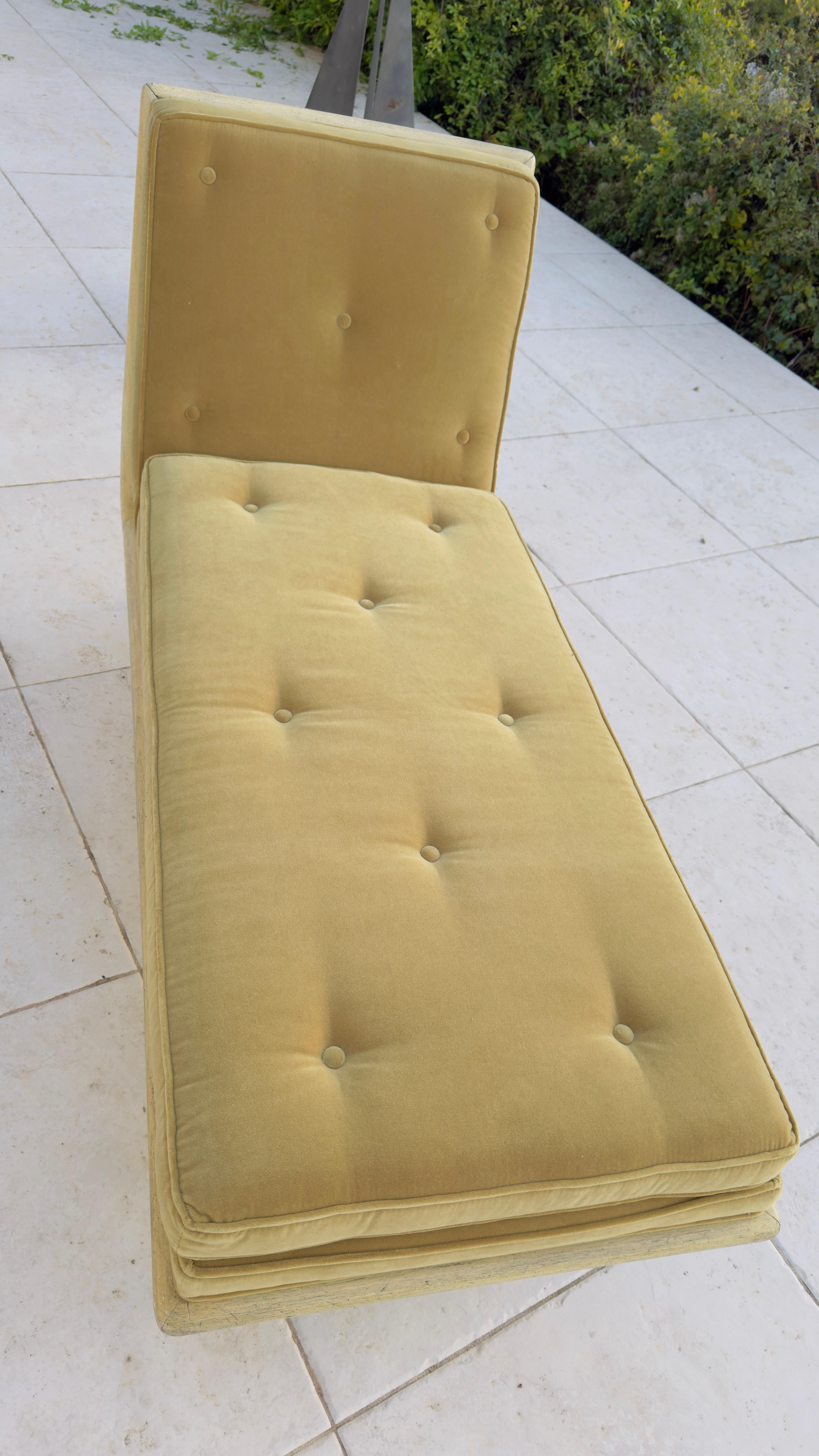 La chaise longue de Robsjohn-Gibbings a été réalisée par la célèbre édition Widdicomb en vente 2