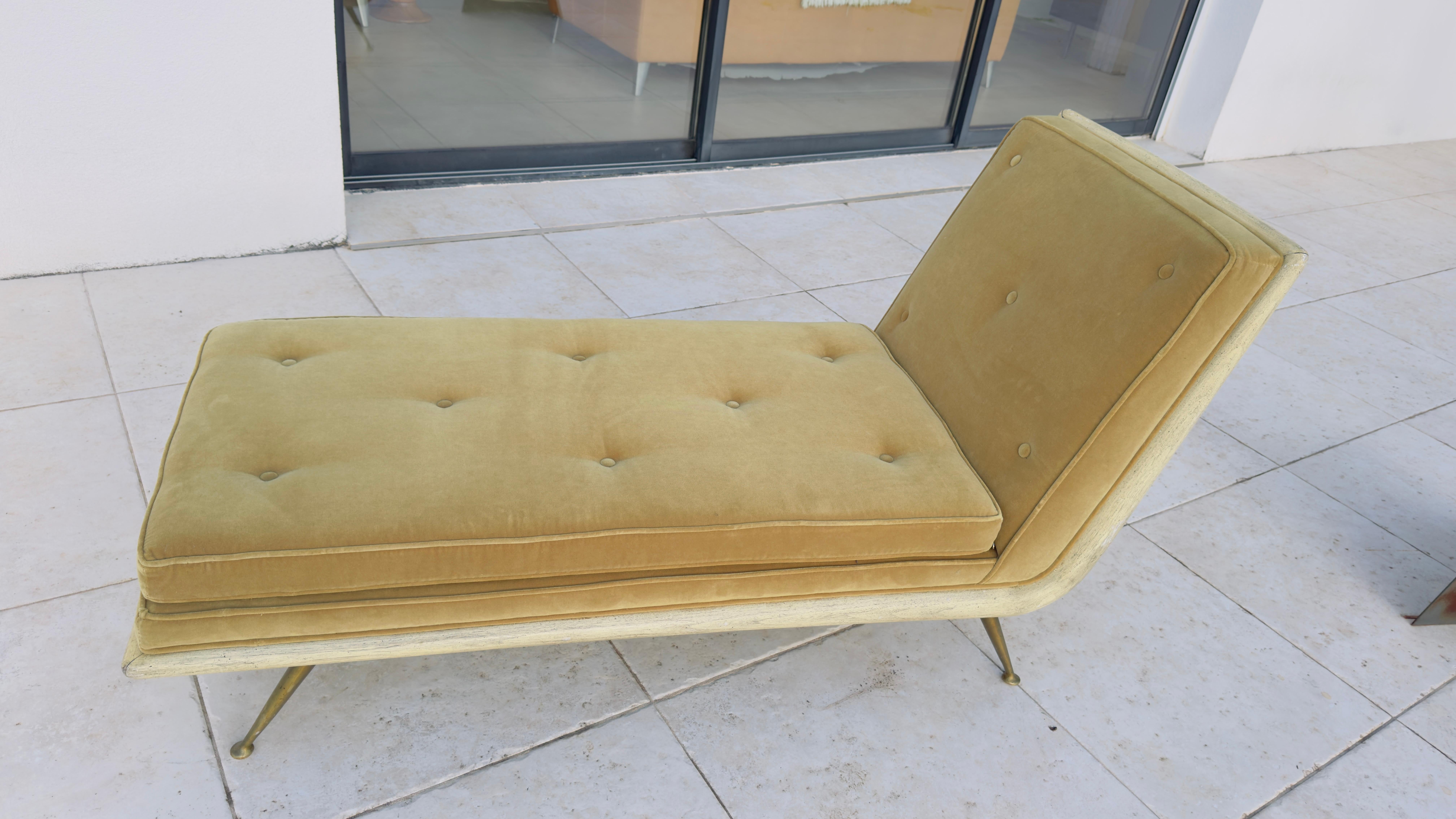 La chaise longue de Robsjohn-Gibbings a été réalisée par la célèbre édition Widdicomb en vente 3