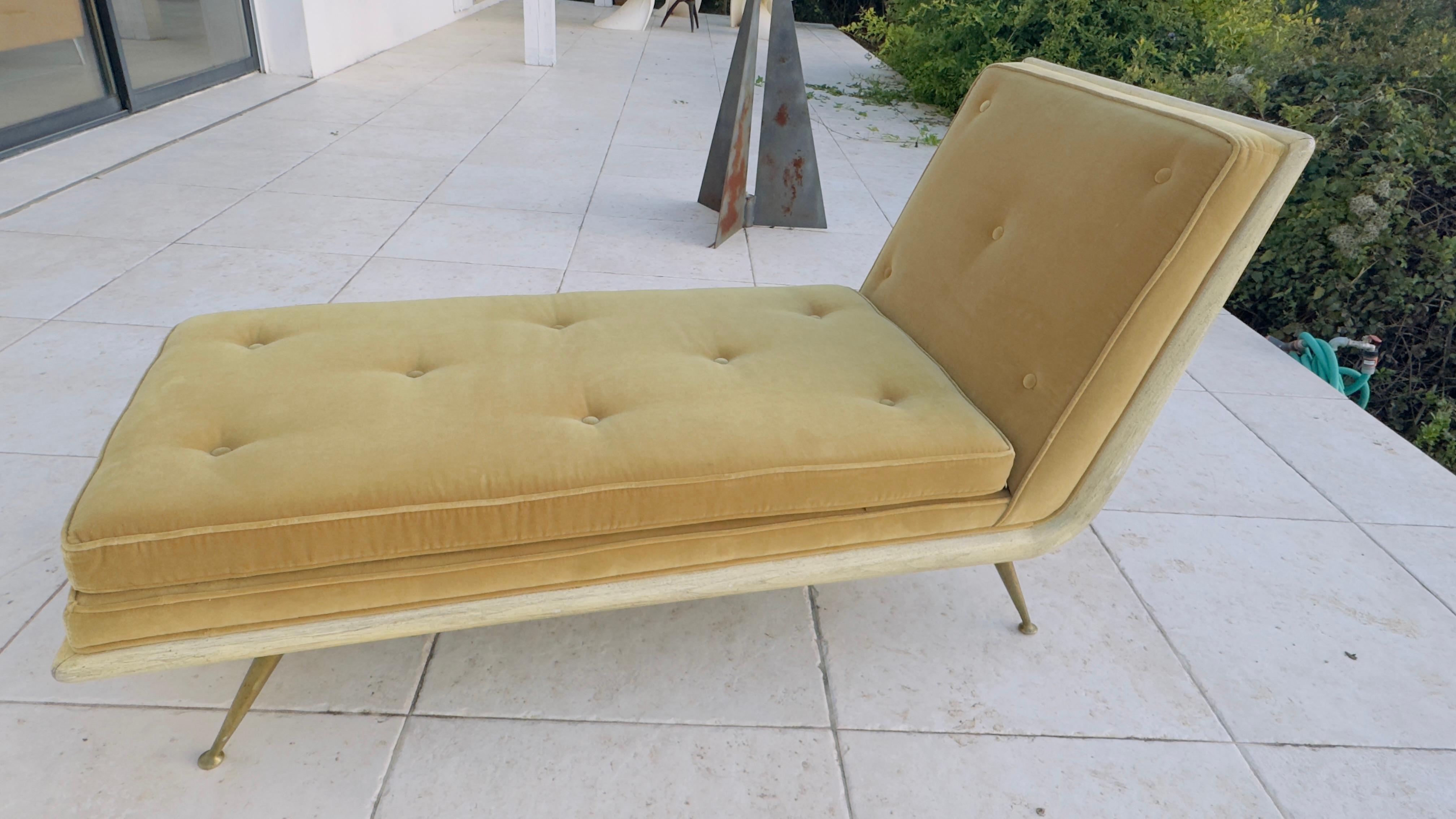 Mid-Century Modern La chaise longue de Robsjohn-Gibbings a été réalisée par la célèbre édition Widdicomb en vente