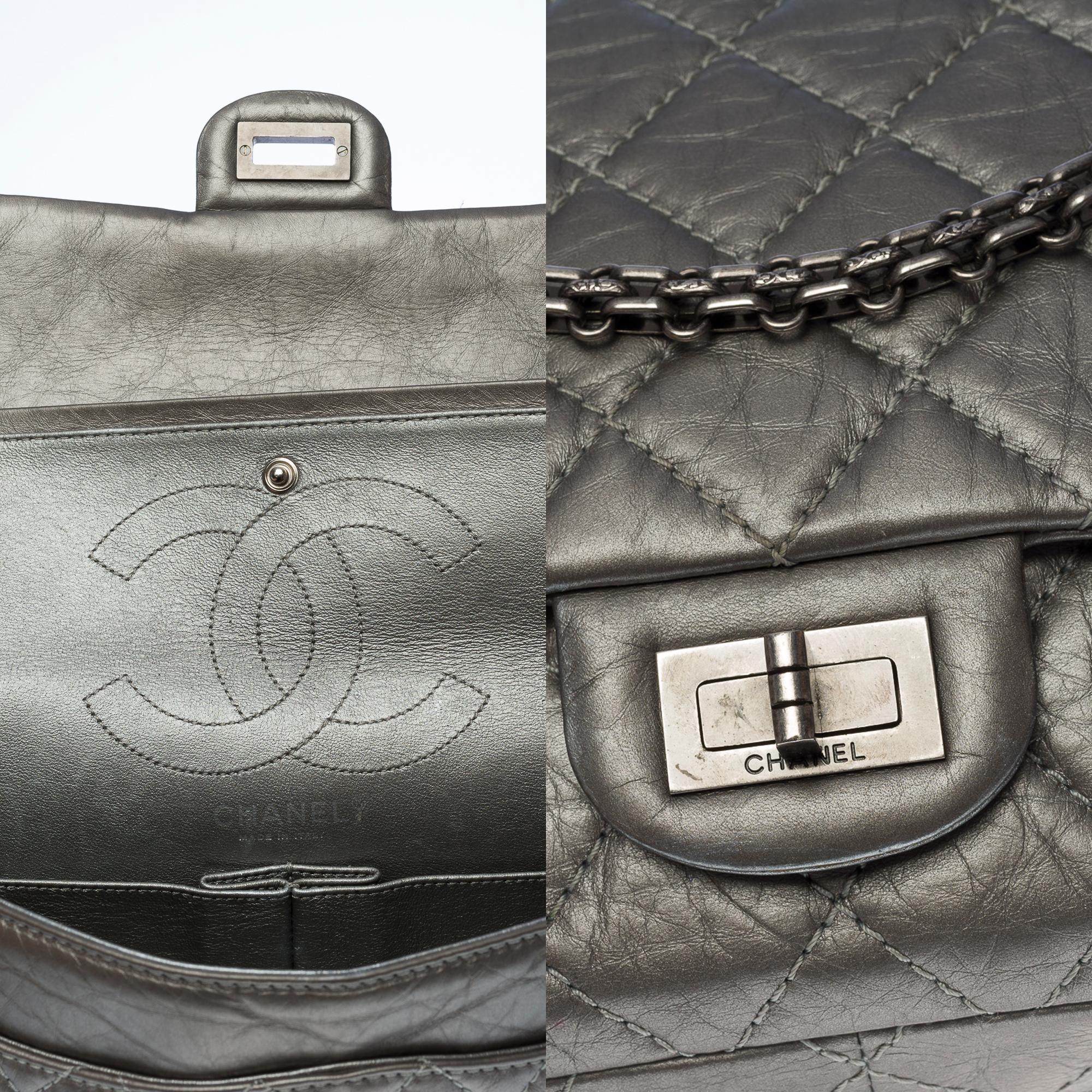 The Chanel 2.55 Classique double flap handbag inquilted leather with metallic si For Sale 1