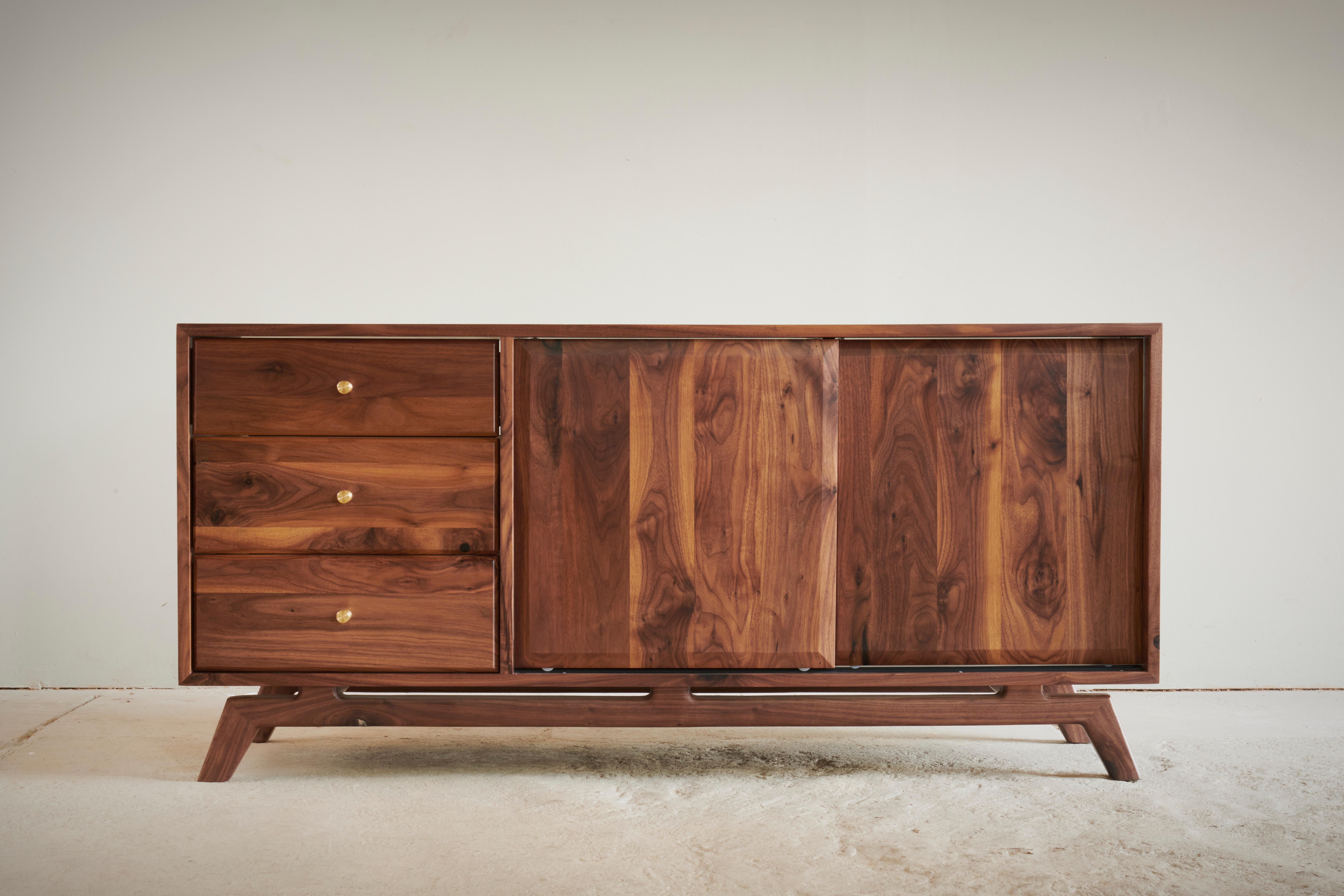 The Chap - A Mid Century Modern Media/TV Unit  In New Condition For Sale In Durban, ZA