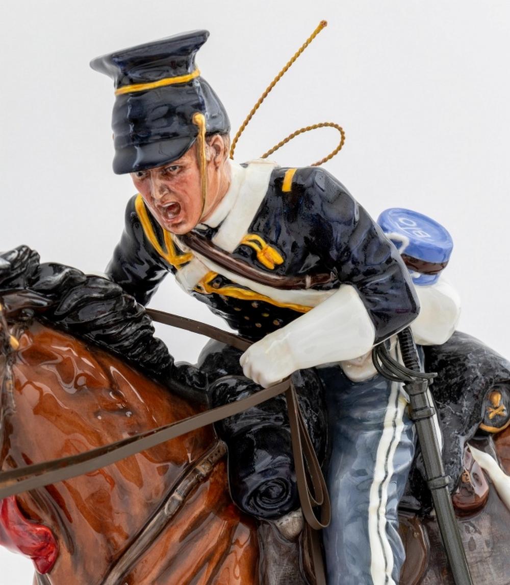 Figurine en porcelaine Royal Doulton représentant La charge de la brigade légère, 1994, conçue par Alan Maslankowski pour la série Prestige Collection Men of History, le soldat monté sur un destrier et brandissant une lance, numéro de modèle HN3718,