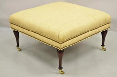 Die Charles Stewart Co. Quadratischer Mahagoni-Ottoman im edwardianischen Stil auf Messingrollen