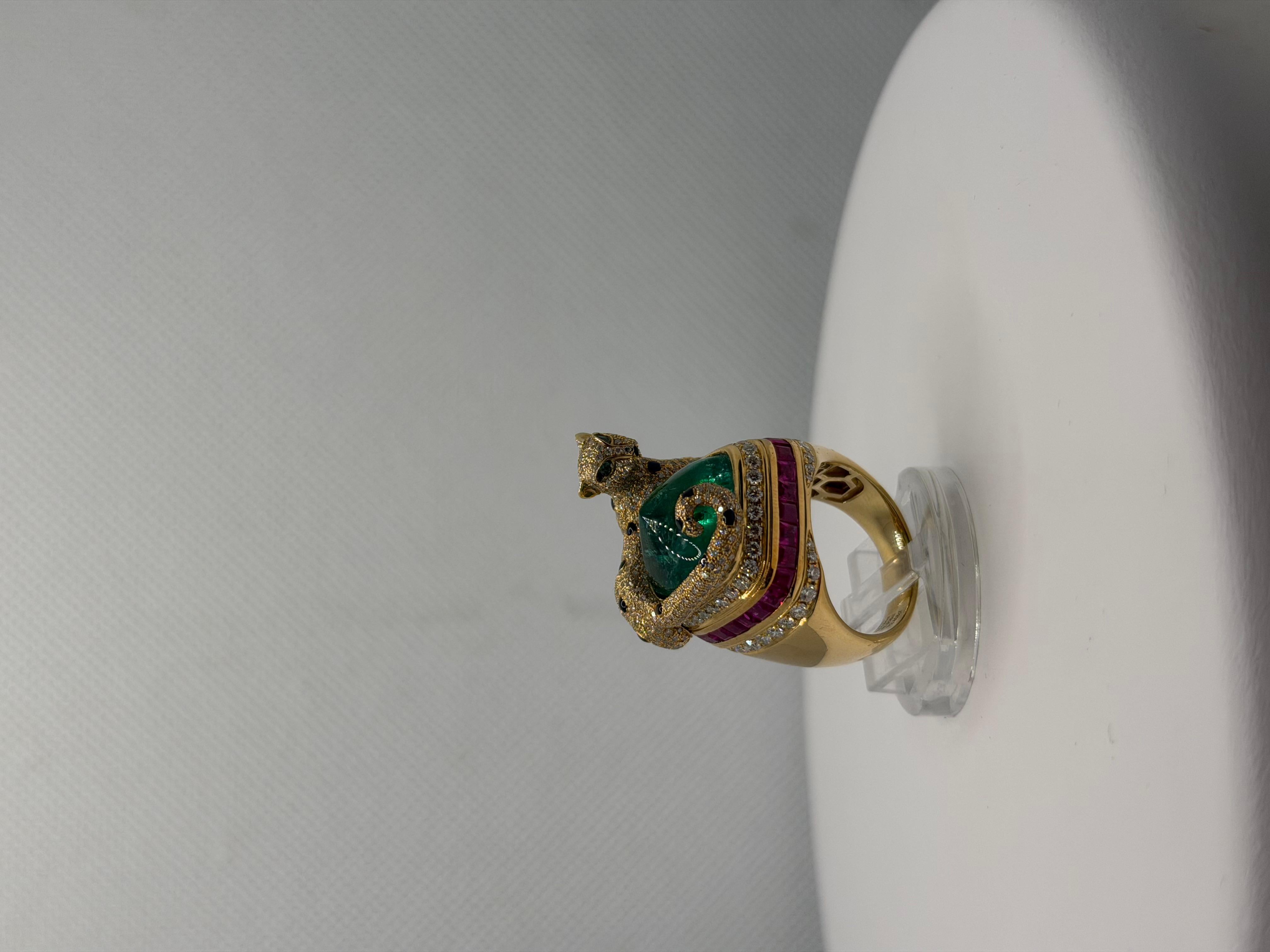 Die Gepardenumarmung - 14,80ct sambischer Zuckerhut Smaragd & Rubin Diamant Ring im Angebot 5