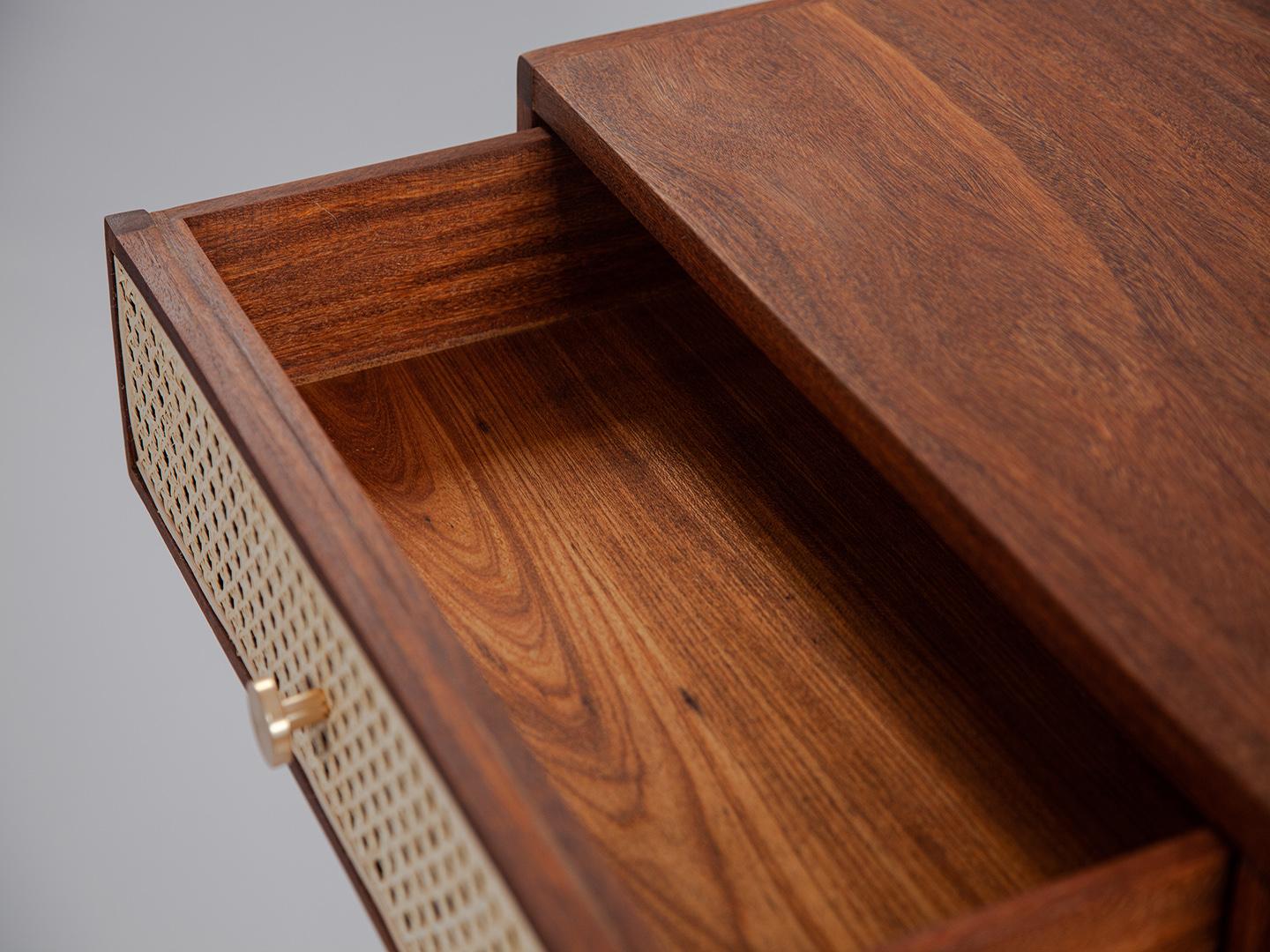 El Escritorio Chiquita. Madera maciza brasileña y pajas naturales. en venta 4