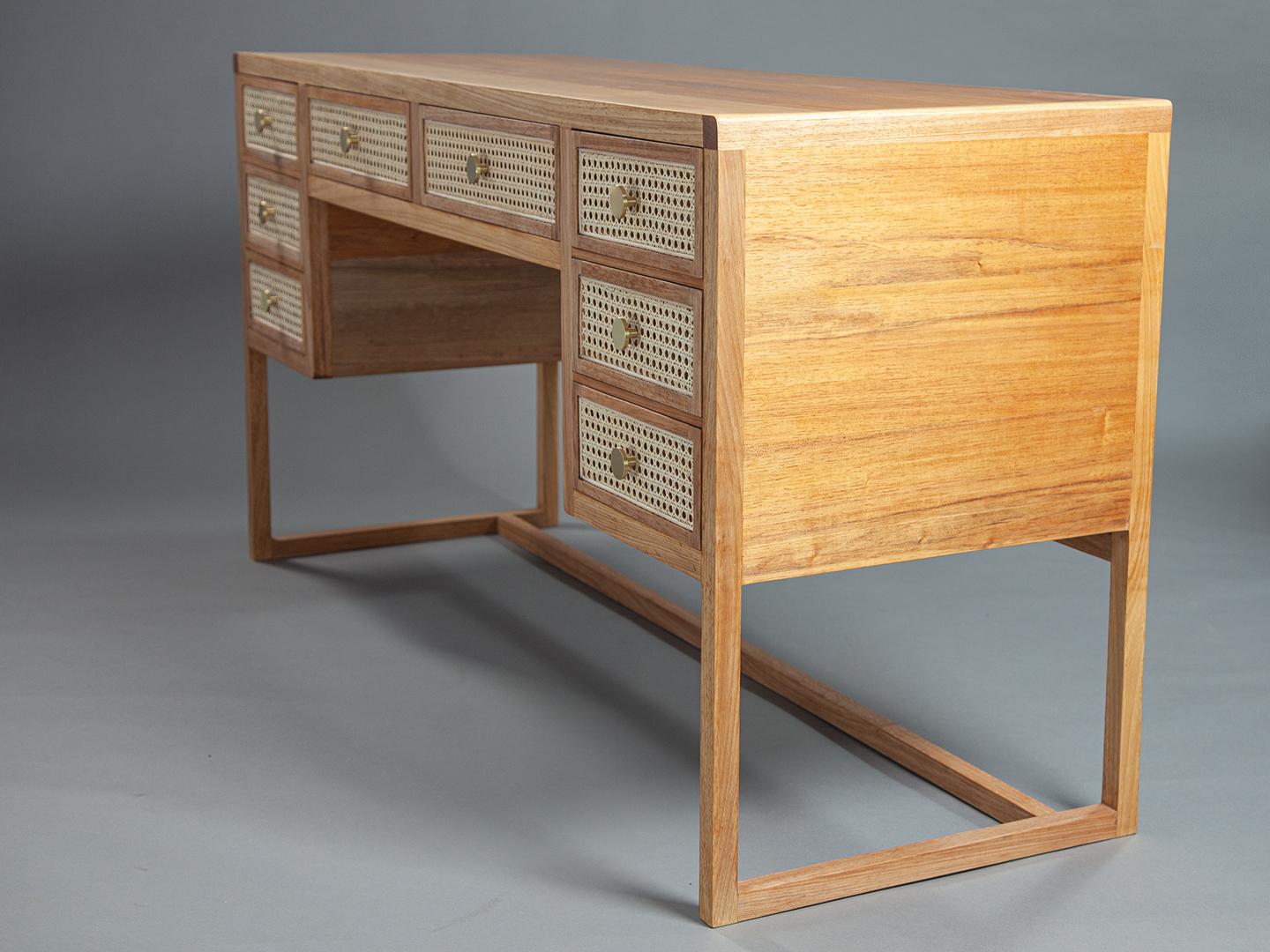 The Chiquita desk with 8 drawers in Brazilian sollid wood For Sale 3