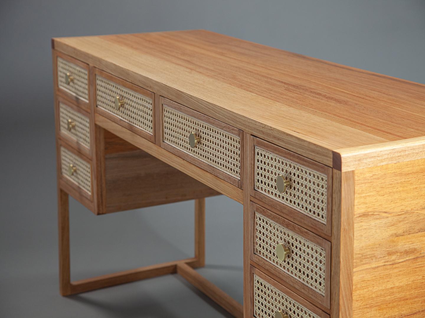 The Chiquita desk with 8 drawers in Brazilian sollid wood For Sale 4