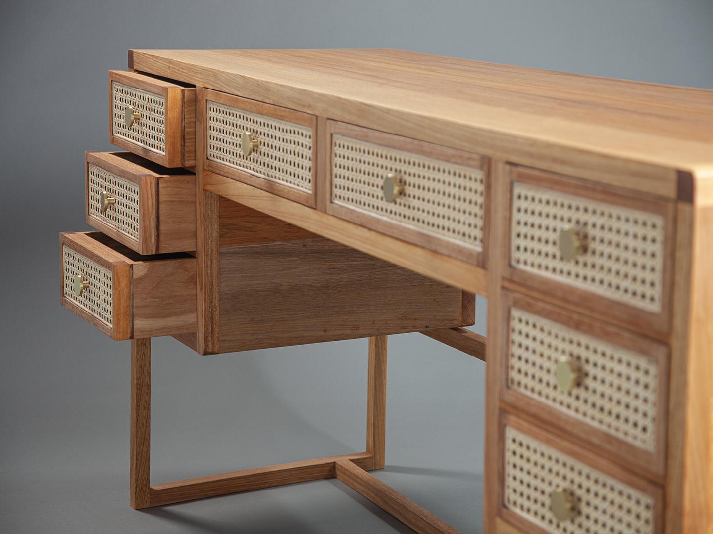The Chiquita desk with 8 drawers in Brazilian sollid wood For Sale 5