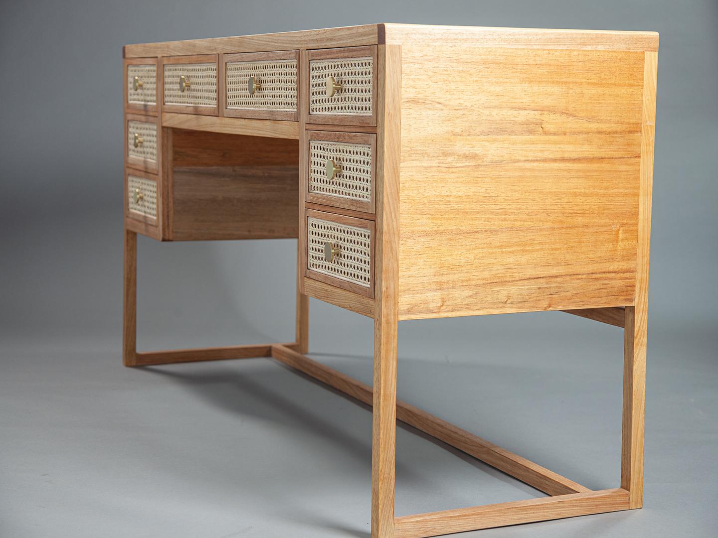 The Chiquita desk with 8 drawers in Brazilian sollid wood For Sale 6