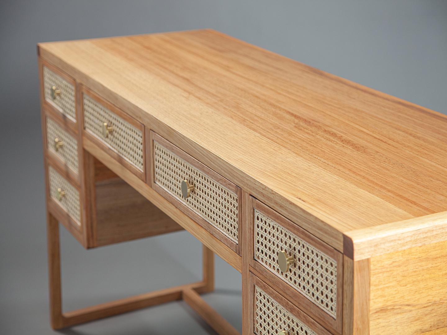 The Chiquita desk with 8 drawers in Brazilian sollid wood For Sale 7