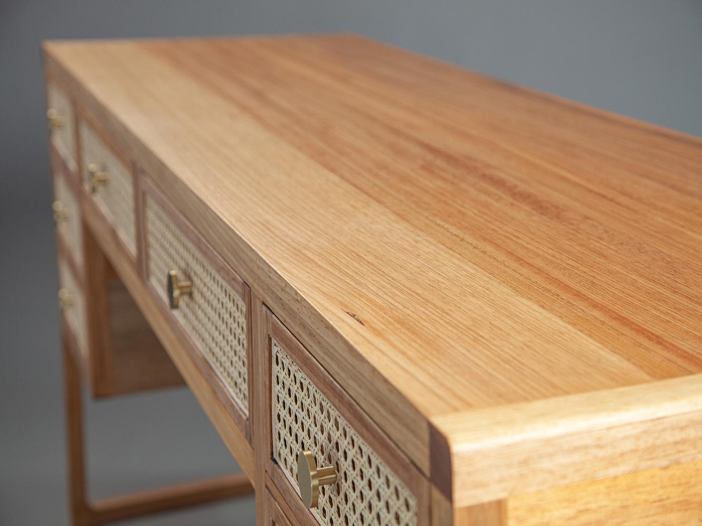 The Chiquita desk with 8 drawers in Brazilian sollid wood For Sale 9