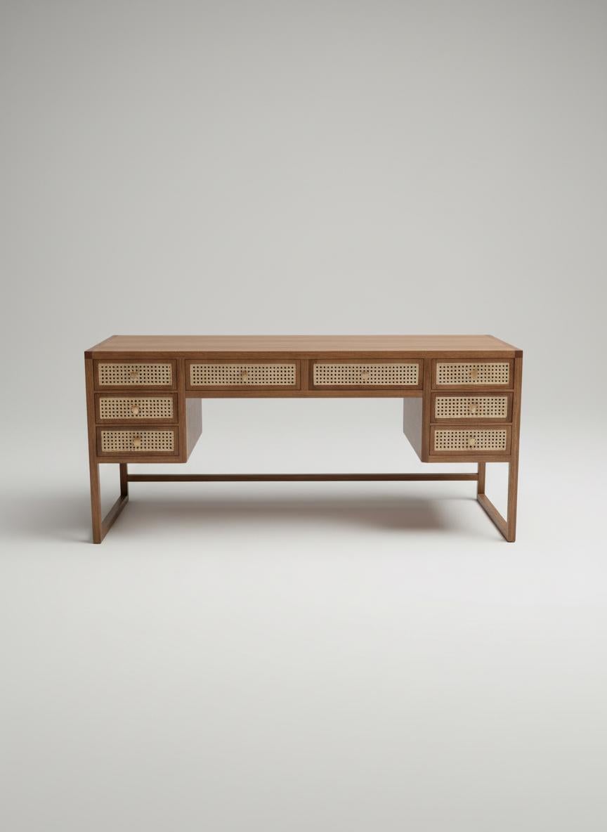 La scrivania Chiquita con 8 cassetti in legno di sollide brasiliano in vendita 12