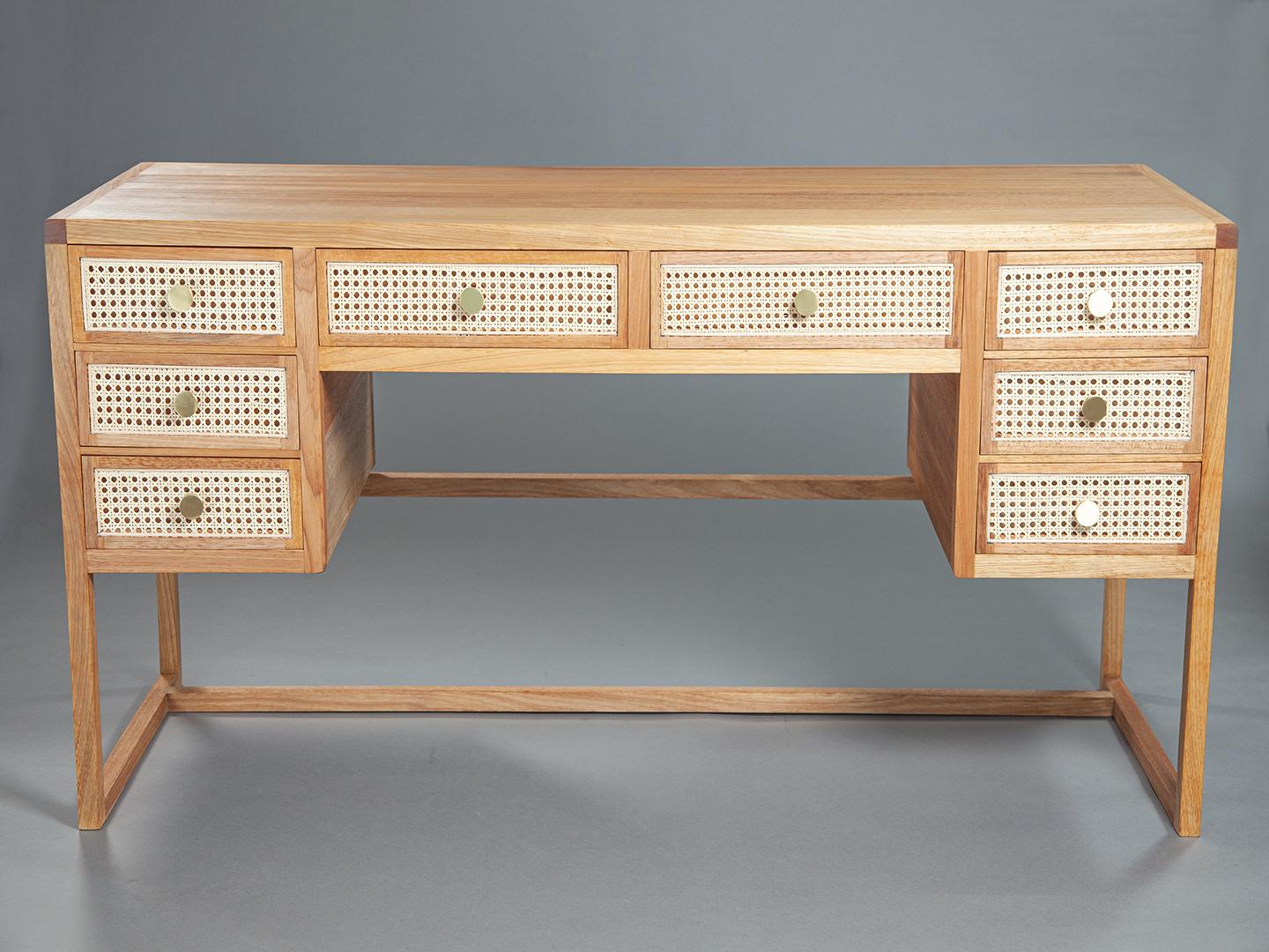 The Chiquita desk with 8 drawers in Brazilian sollid wood For Sale 1