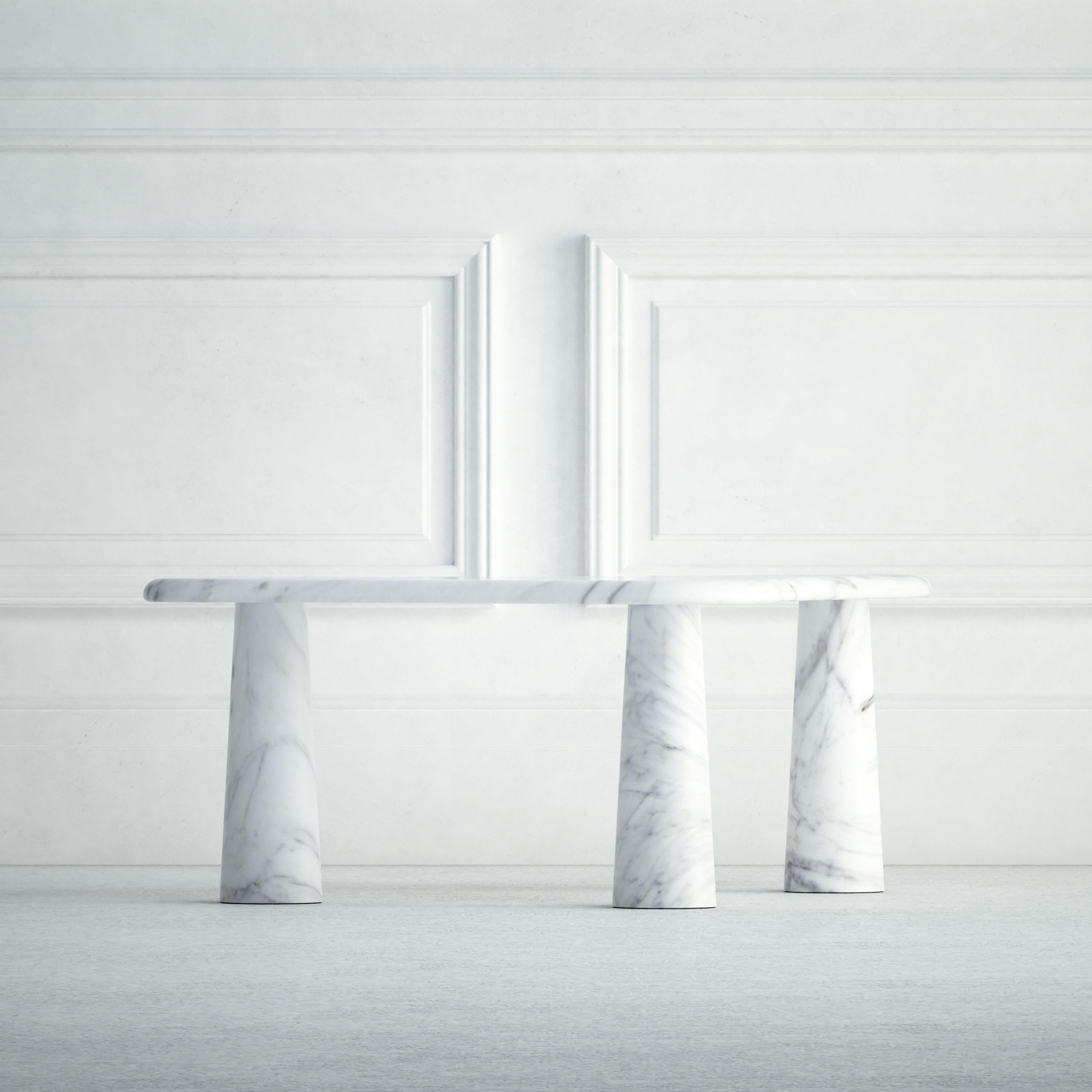 Moderne The Chloe : une table basse moderne en pierre en vente