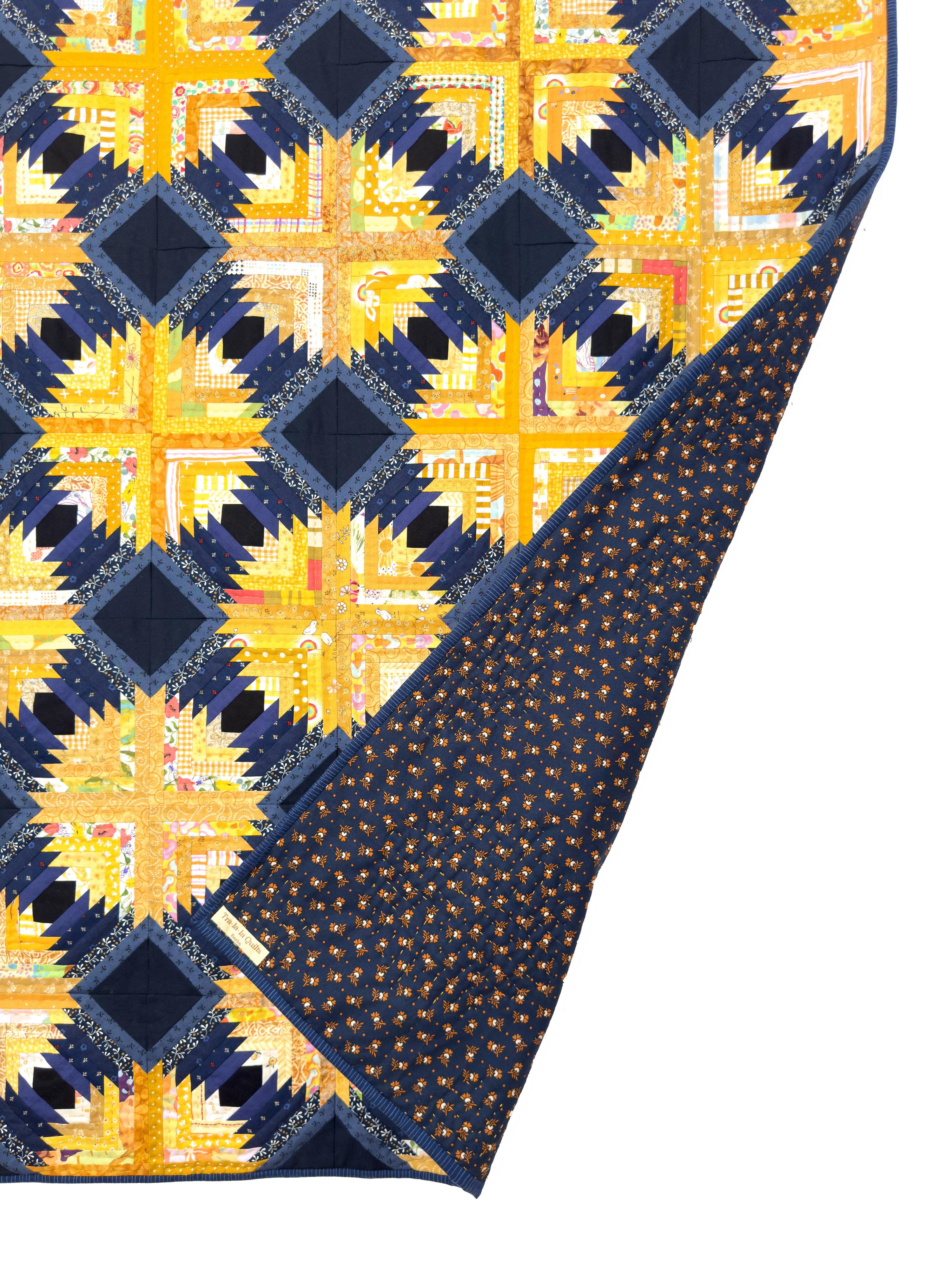 XXI secolo e contemporaneo La trapunta Chrysanthemum di Tra-la-la Quilts, Patchwork intricato, stile giapponese in vendita