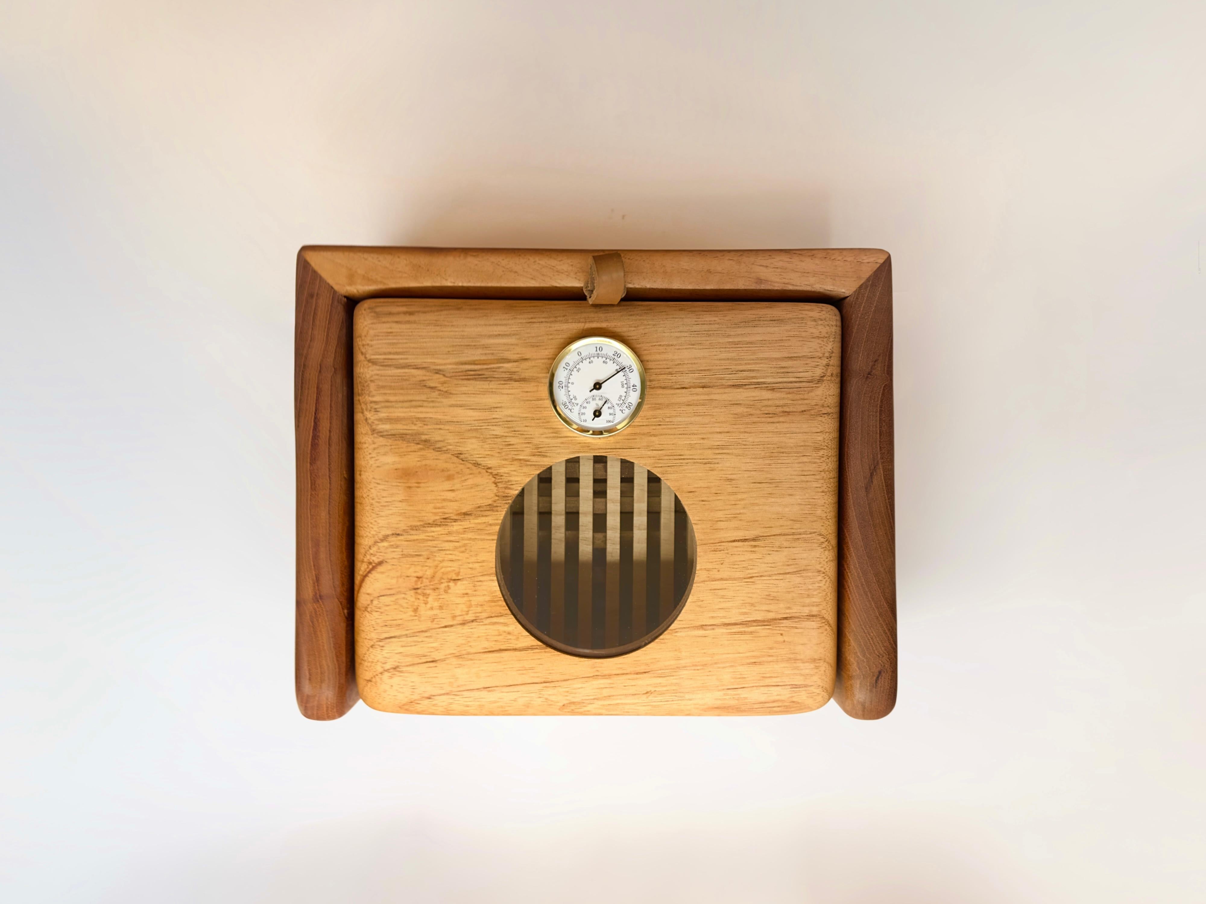 Hardwood Humidor Box Joá - Contemporary Cedarwood Cigar Box For Sale