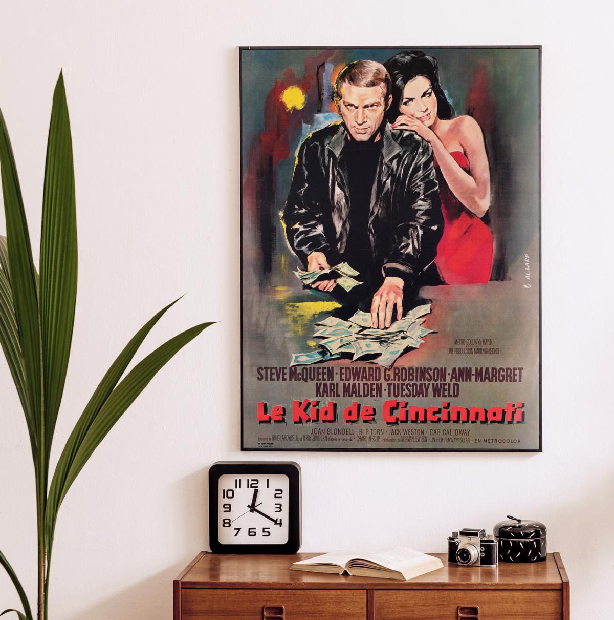 Adoriamo l'opera d'arte di Georges Allard che compare su questo originale del primo anno di pubblicazione francese.  locandina del film di Steve McQueen The Cincinnati Kid. A nostro avviso, il miglior poster per il titolo. 

In The Cincinnati Kid,