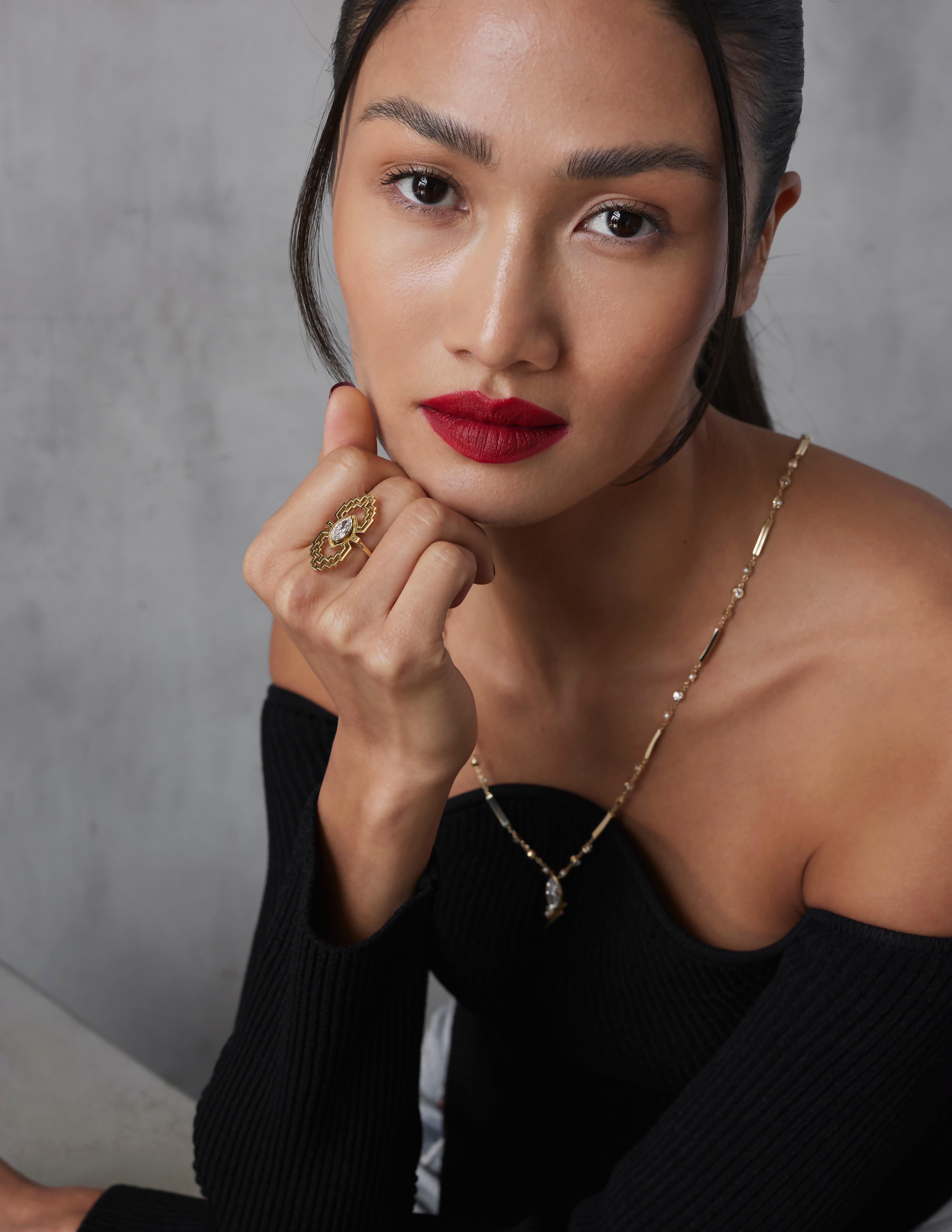 Le pendentif et la chaîne Clara GIA 3ct SI1 marquise serti lunette et chaîne en diamants Unisexe en vente