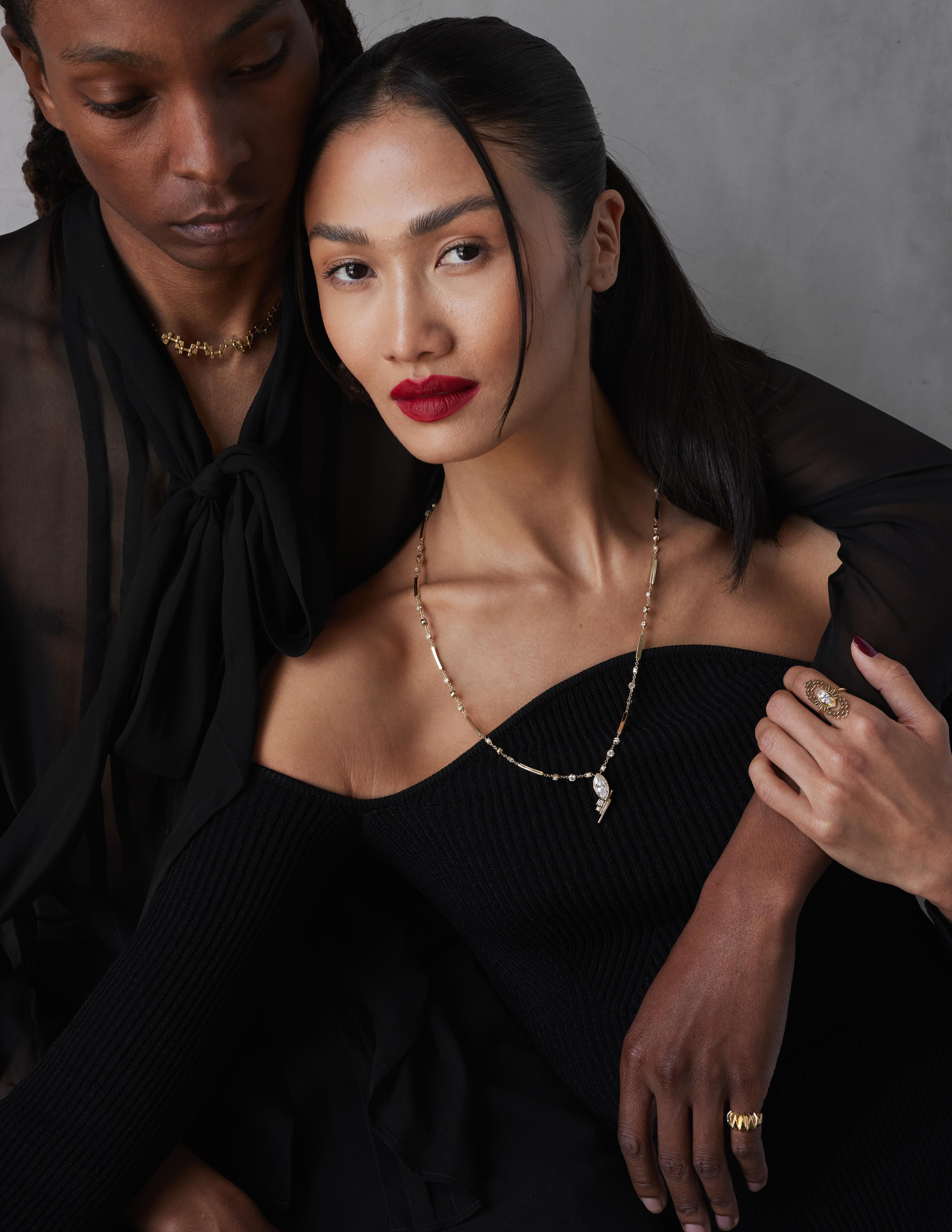 Le pendentif et la chaîne Clara GIA 3ct SI1 marquise serti lunette et chaîne en diamants en vente 2