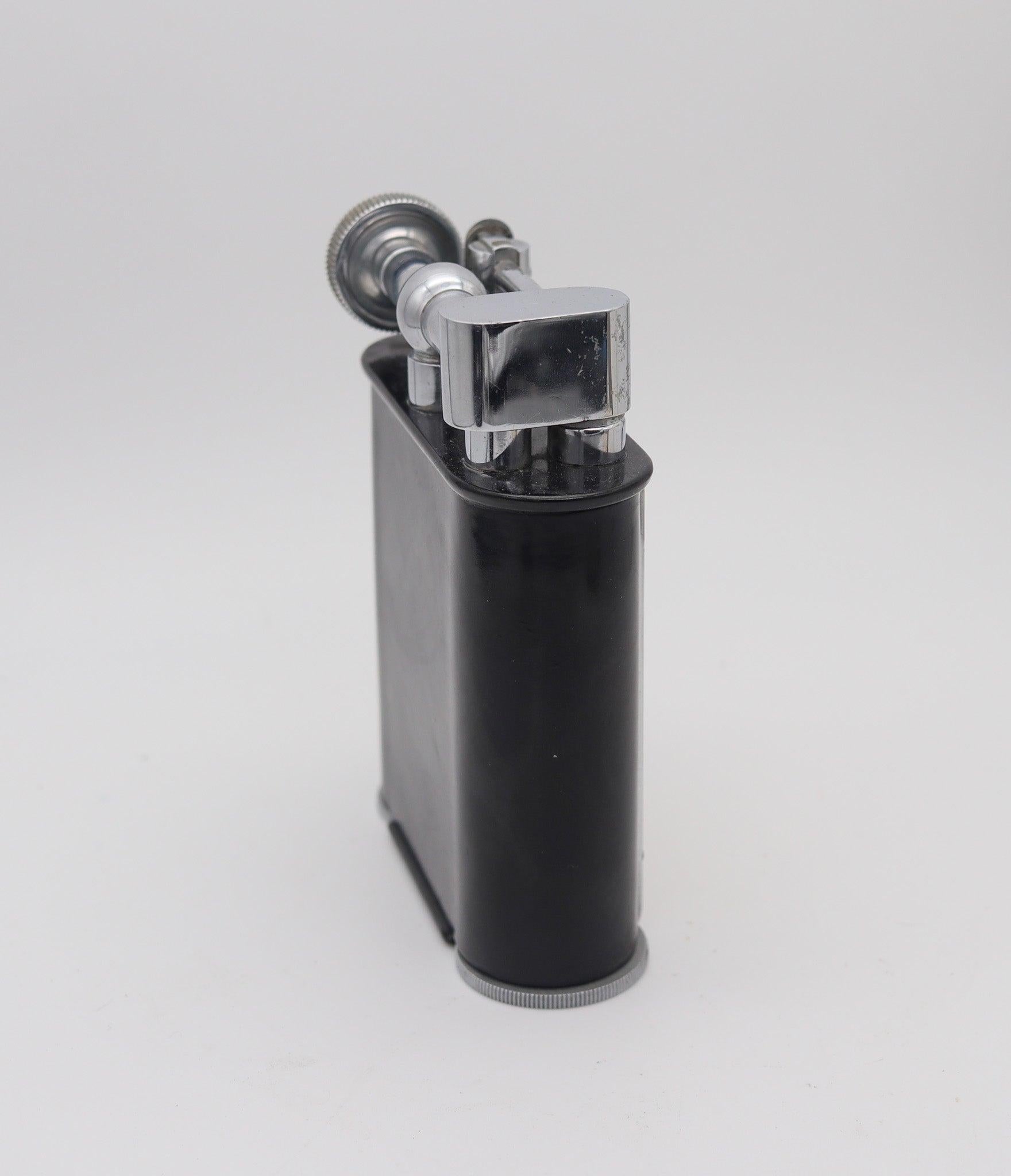 Art déco LE CLASSIQUE bureau Jumbo Desk Petrol Lighter Bridge Scoring Game en bakélite et acier de 1930 en vente